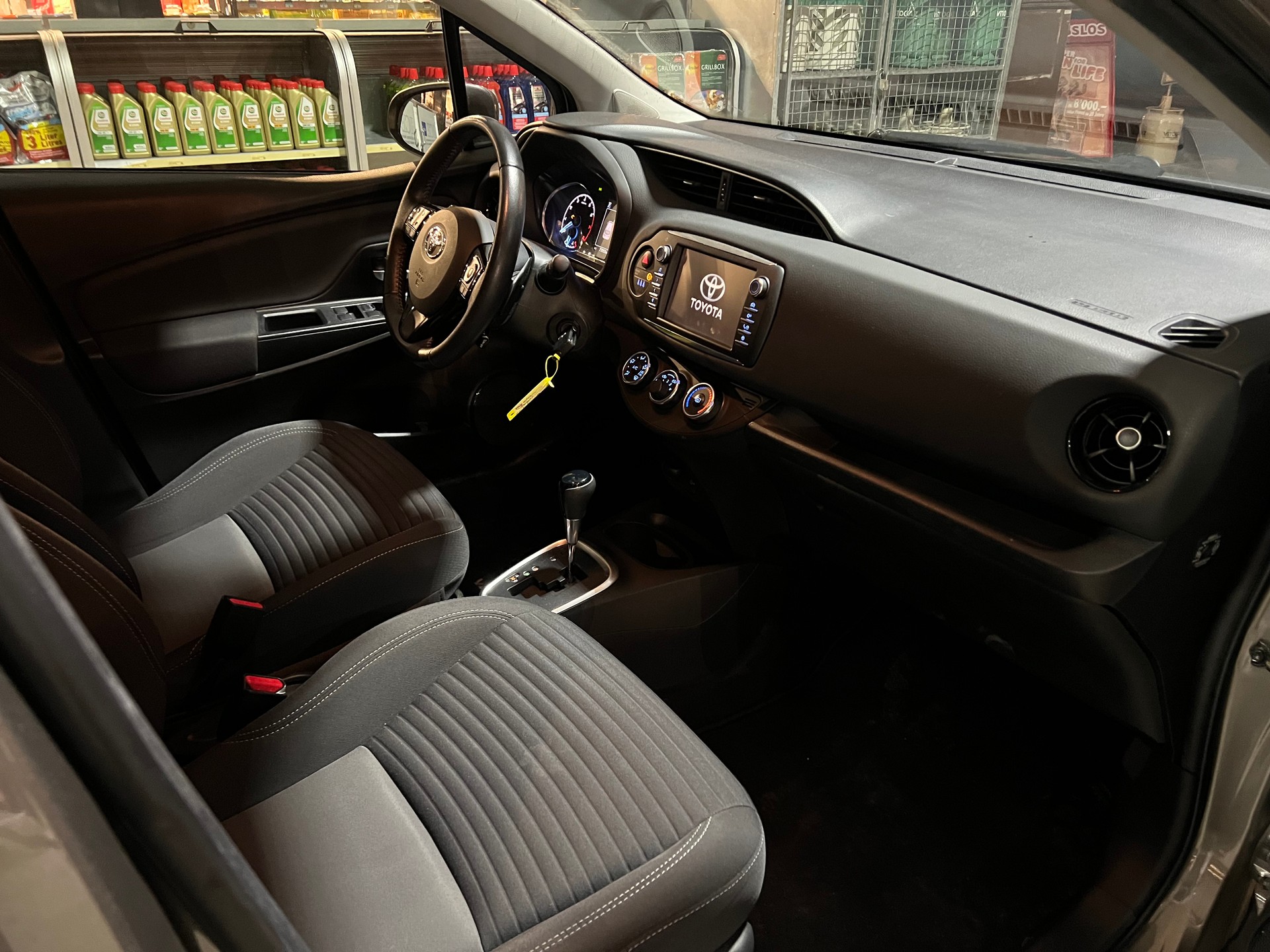 TOYOTA Yaris 1.5 Trend Automat -frisch ab Mfk-image-8