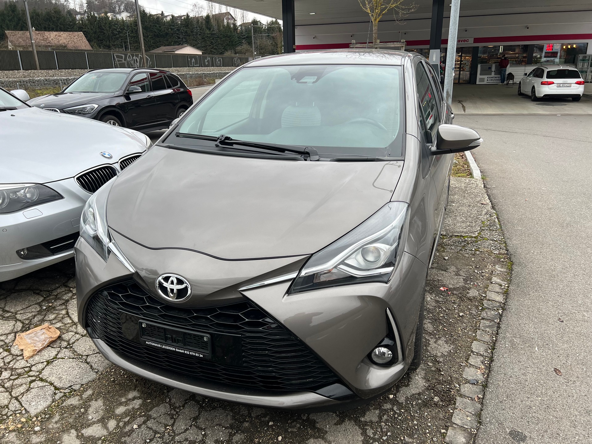 TOYOTA Yaris 1.5 Trend Automat -frisch ab Mfk
