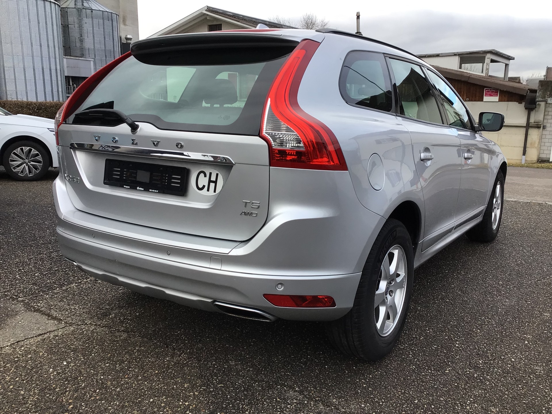 VOLVO XC60 T5 AWD Kinetic Geartronic-image-4