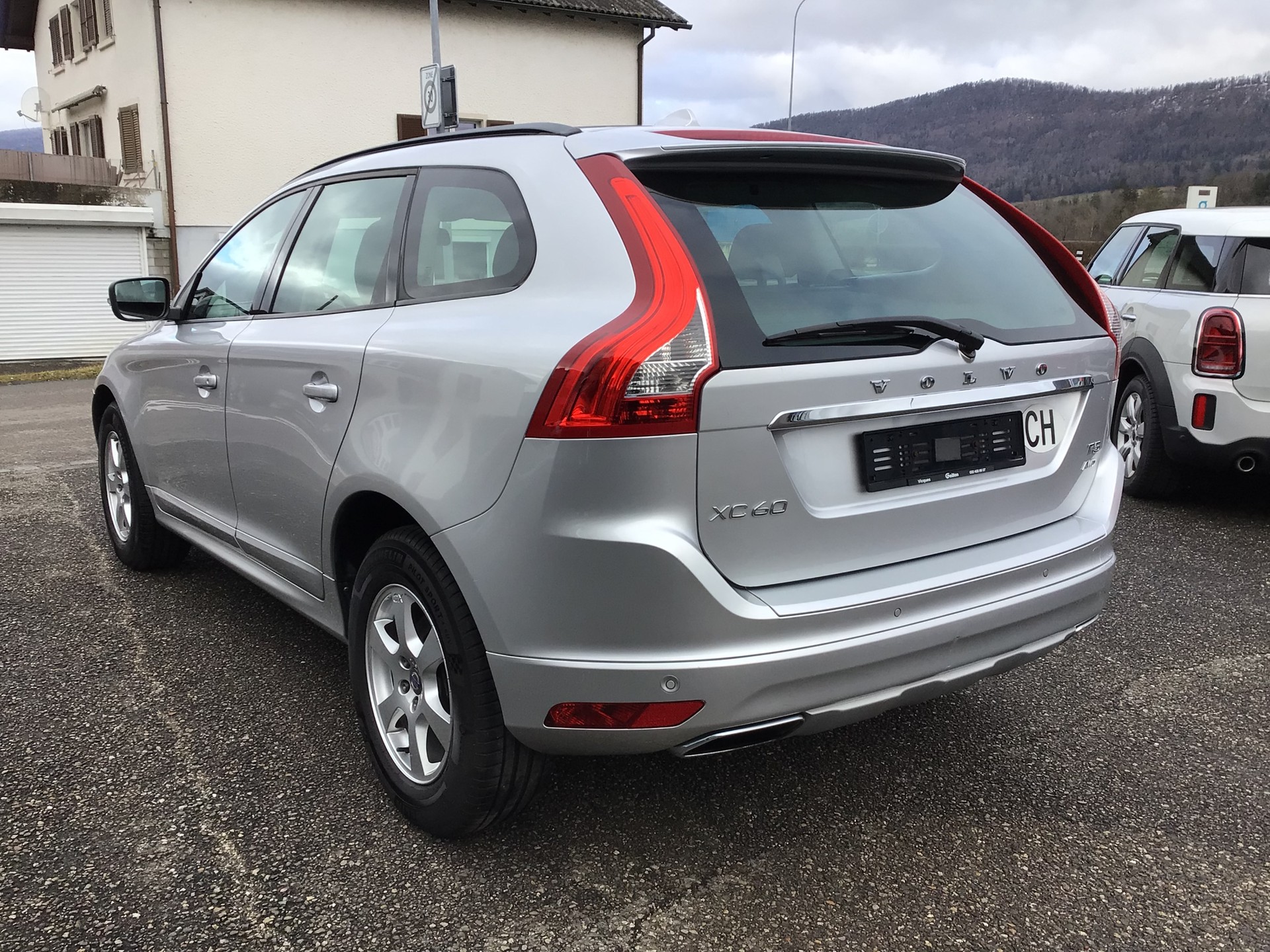 VOLVO XC60 T5 AWD Kinetic Geartronic-image-5