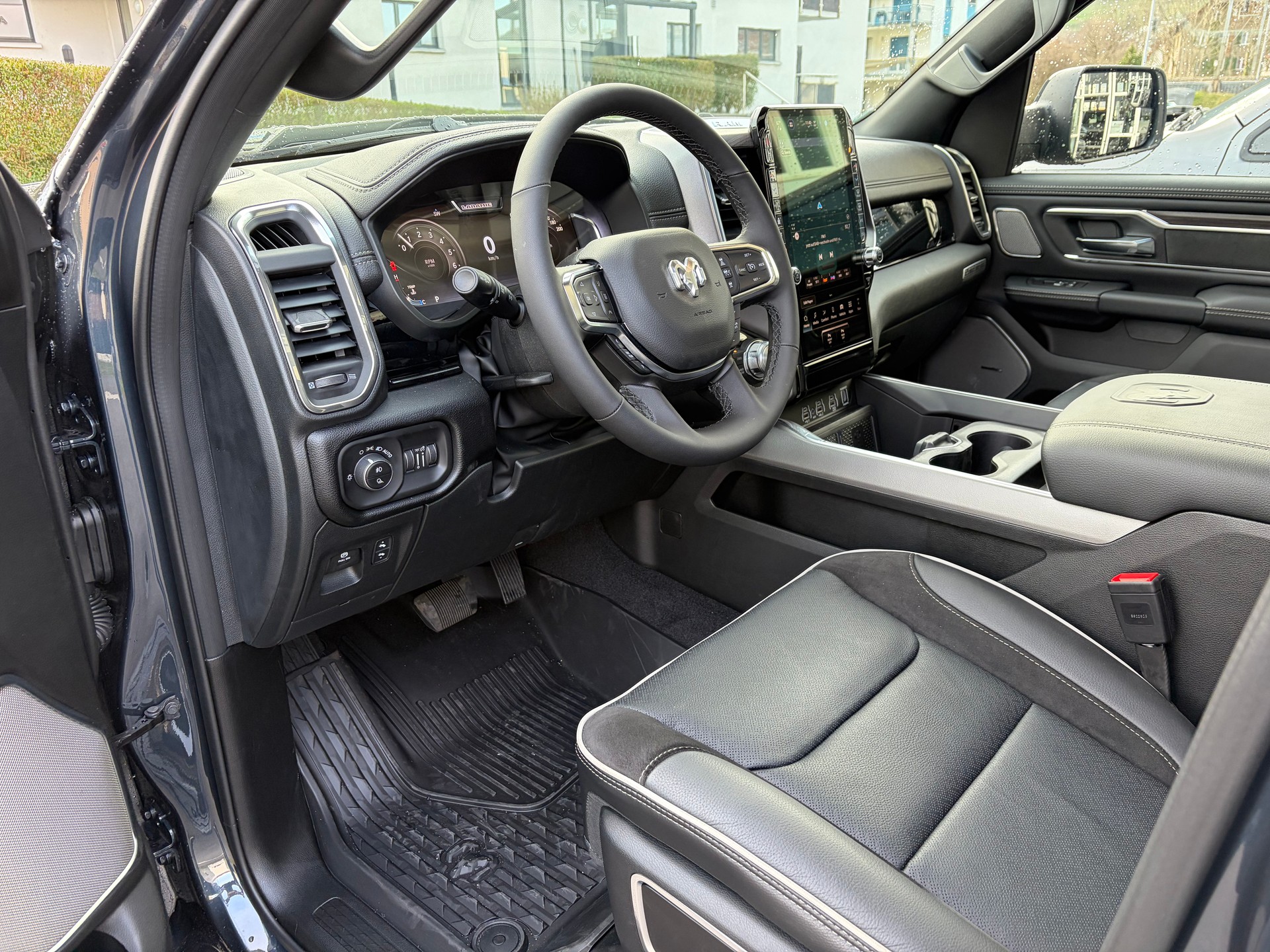 DODGE Ram 1500 Laramie Crew Cab Night V8 4WD MY26-image-7