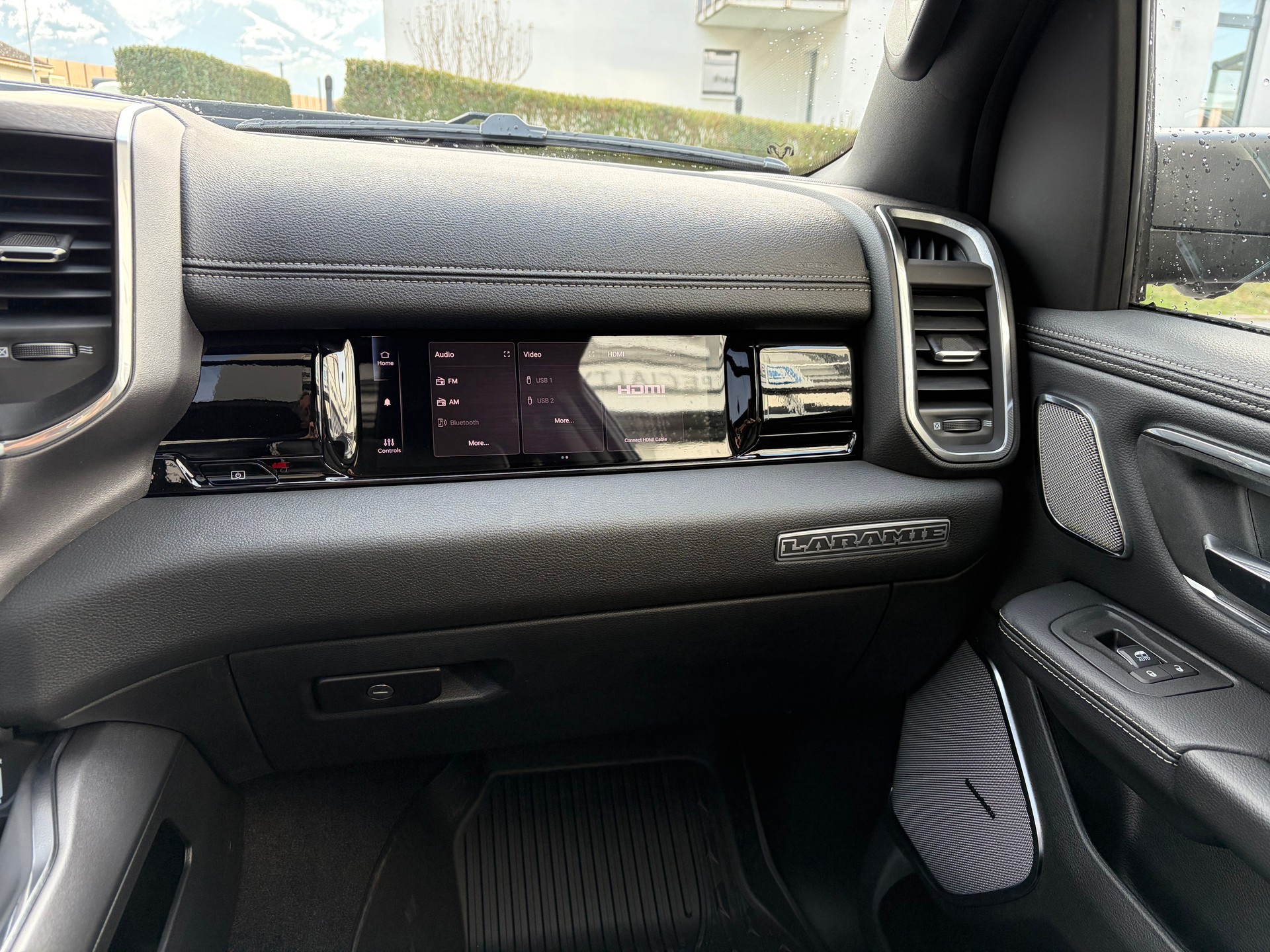 DODGE Ram 1500 Laramie Crew Cab Night V8 4WD MY26-image-11