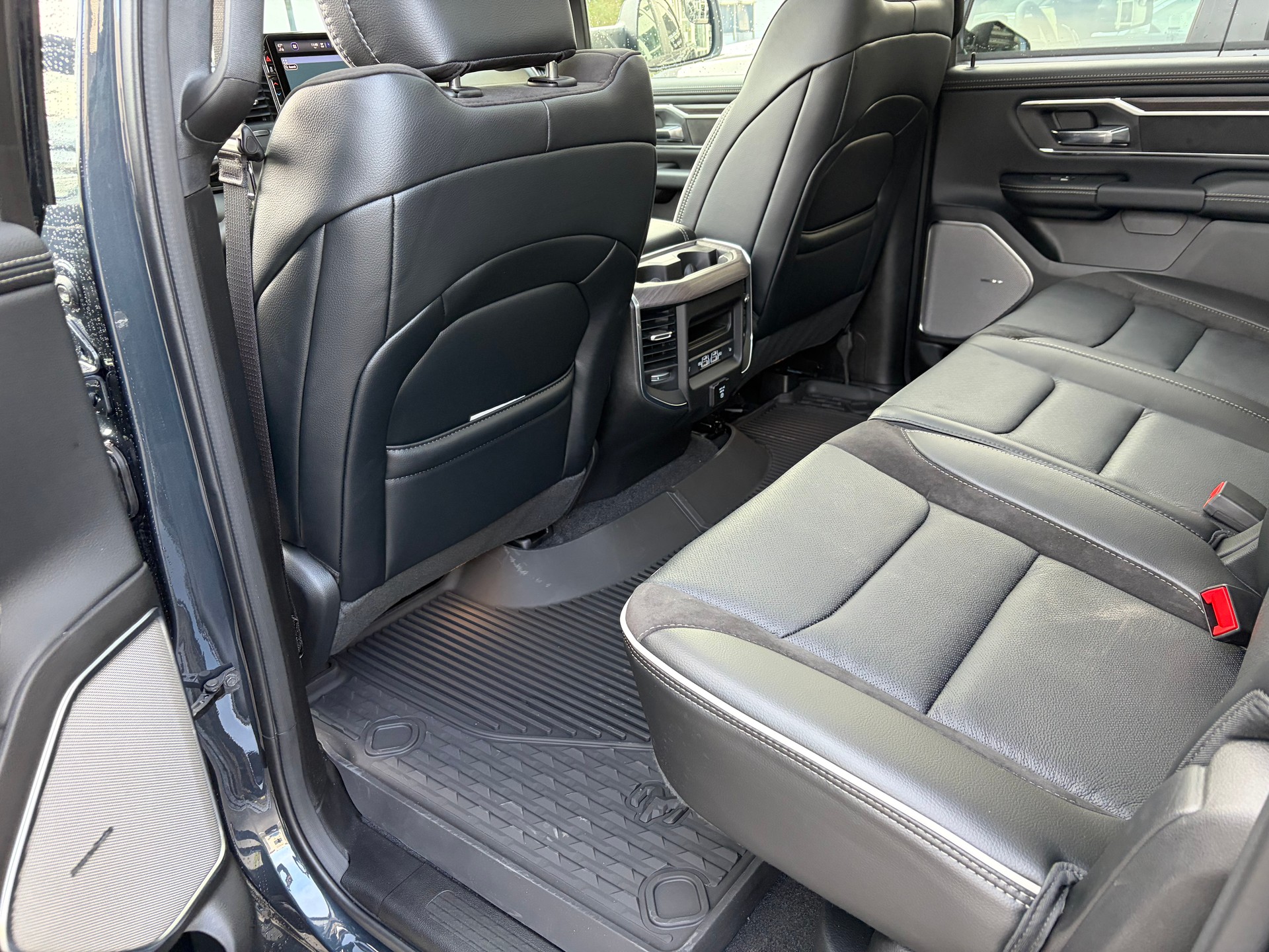 DODGE Ram 1500 Laramie Crew Cab Night V8 4WD MY26-image-8