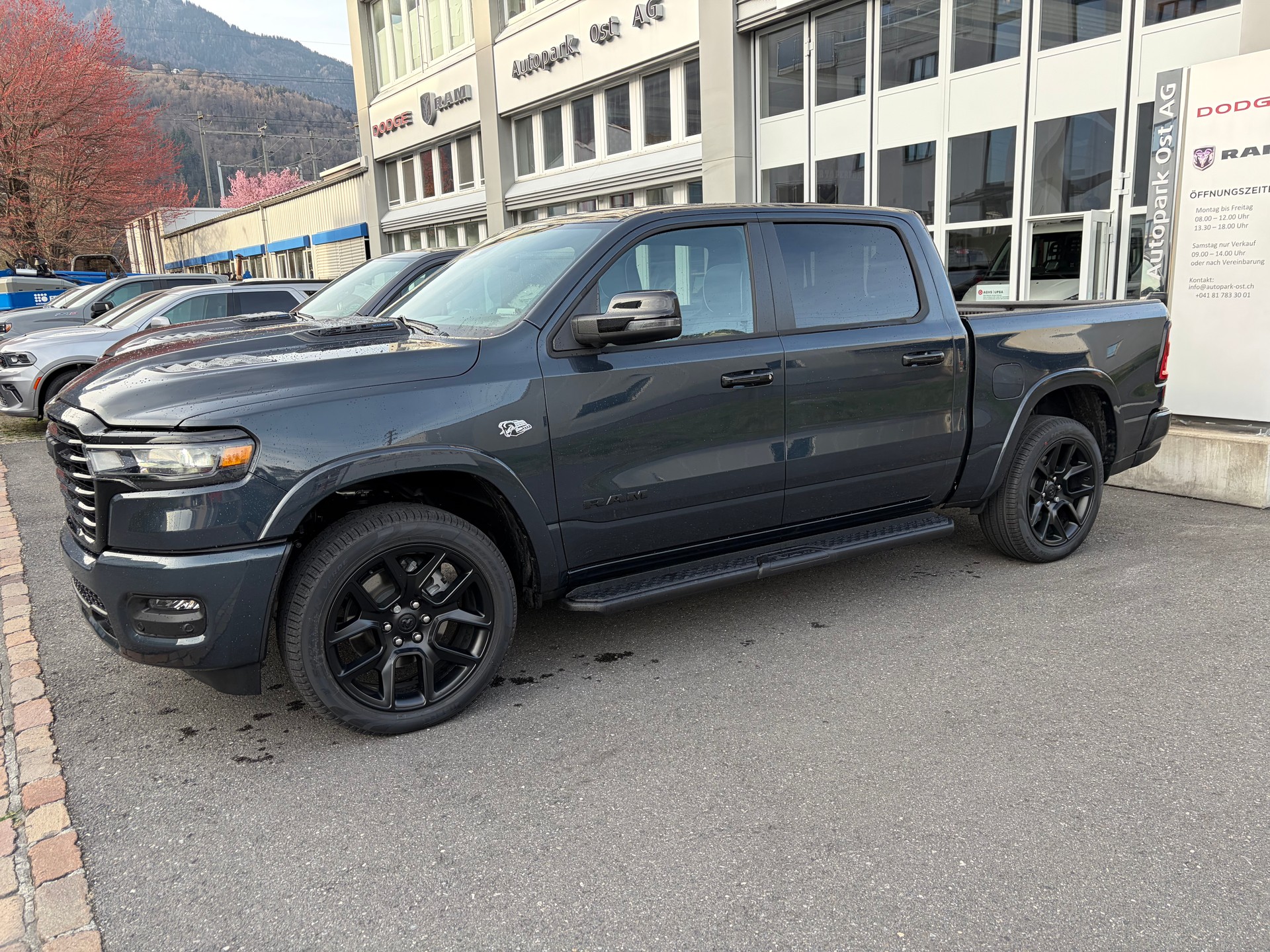 DODGE Ram 1500 Laramie Crew Cab Night V8 4WD MY26-image-1