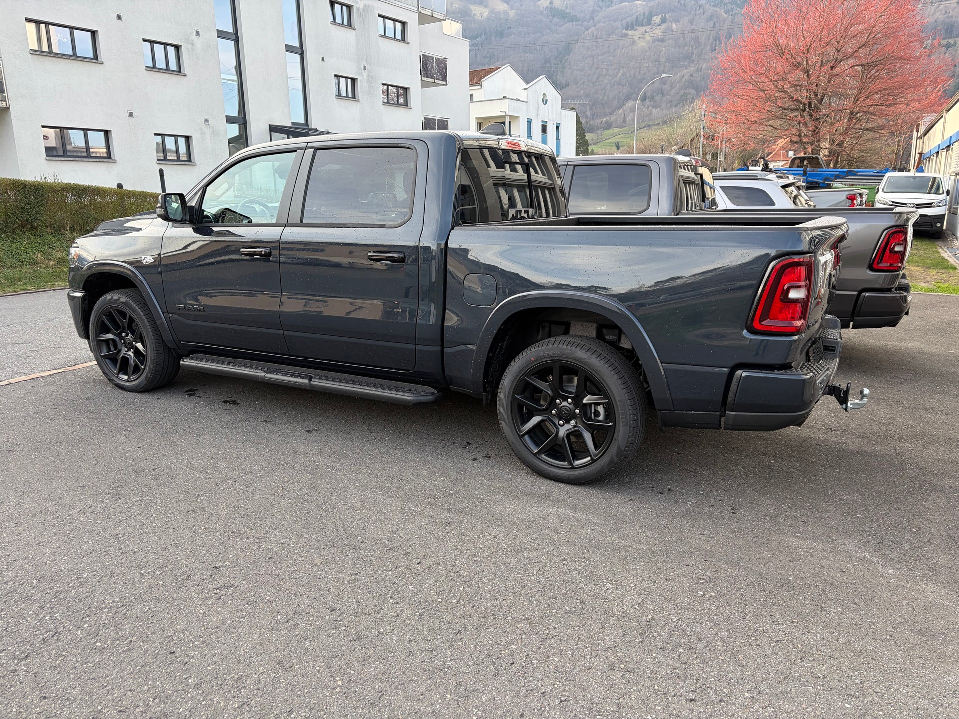 DODGE Ram 1500 Laramie Crew Cab Night V8 4WD MY26-image-4
