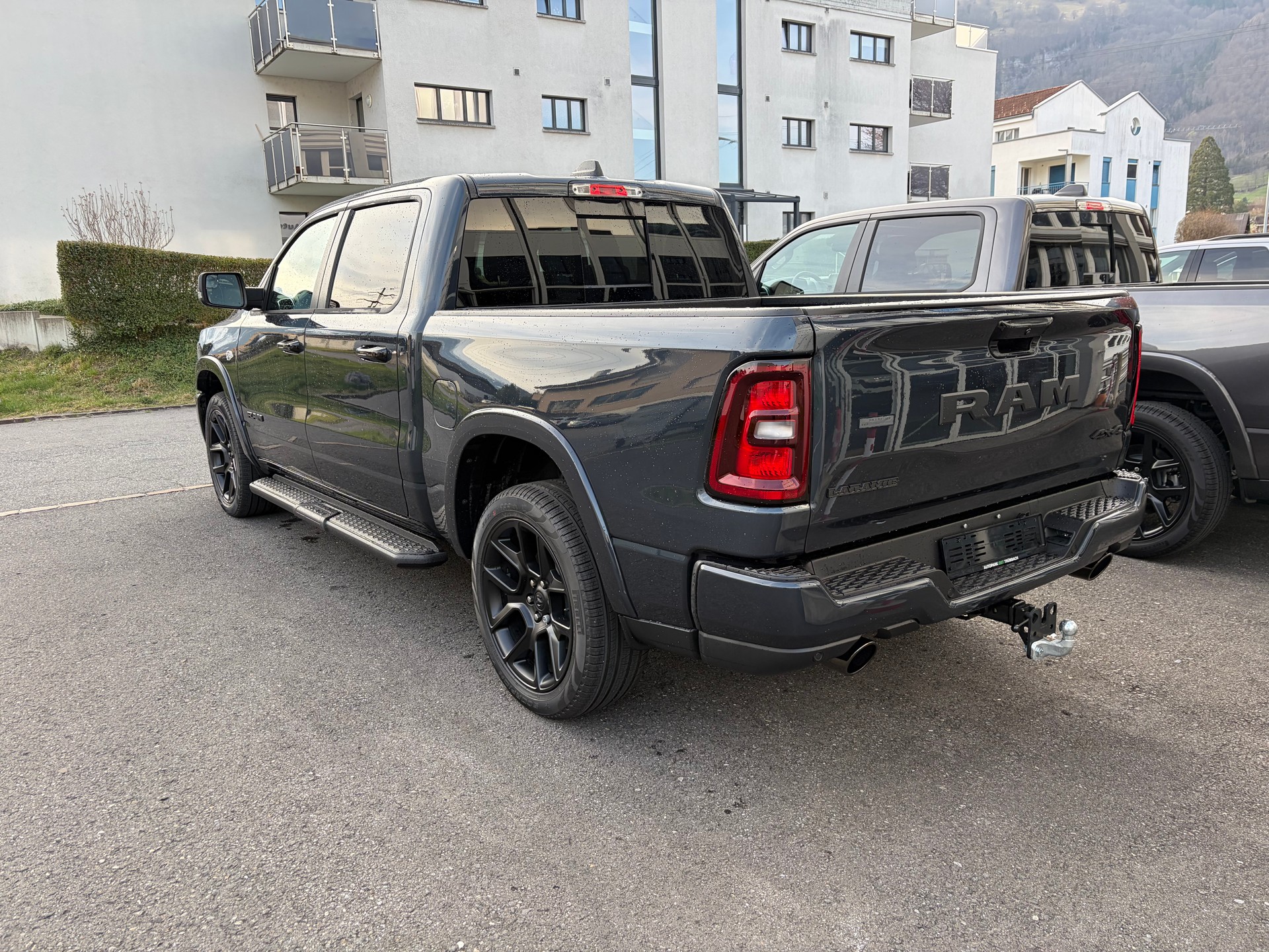 DODGE Ram 1500 Laramie Crew Cab Night V8 4WD MY26-image-5