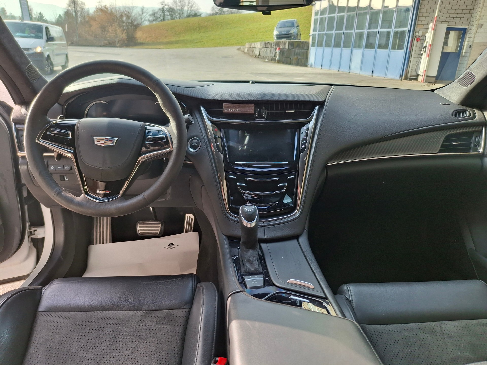 CADILLAC CTS-V Sedan 6.2 Supercharged Automatic-image-8