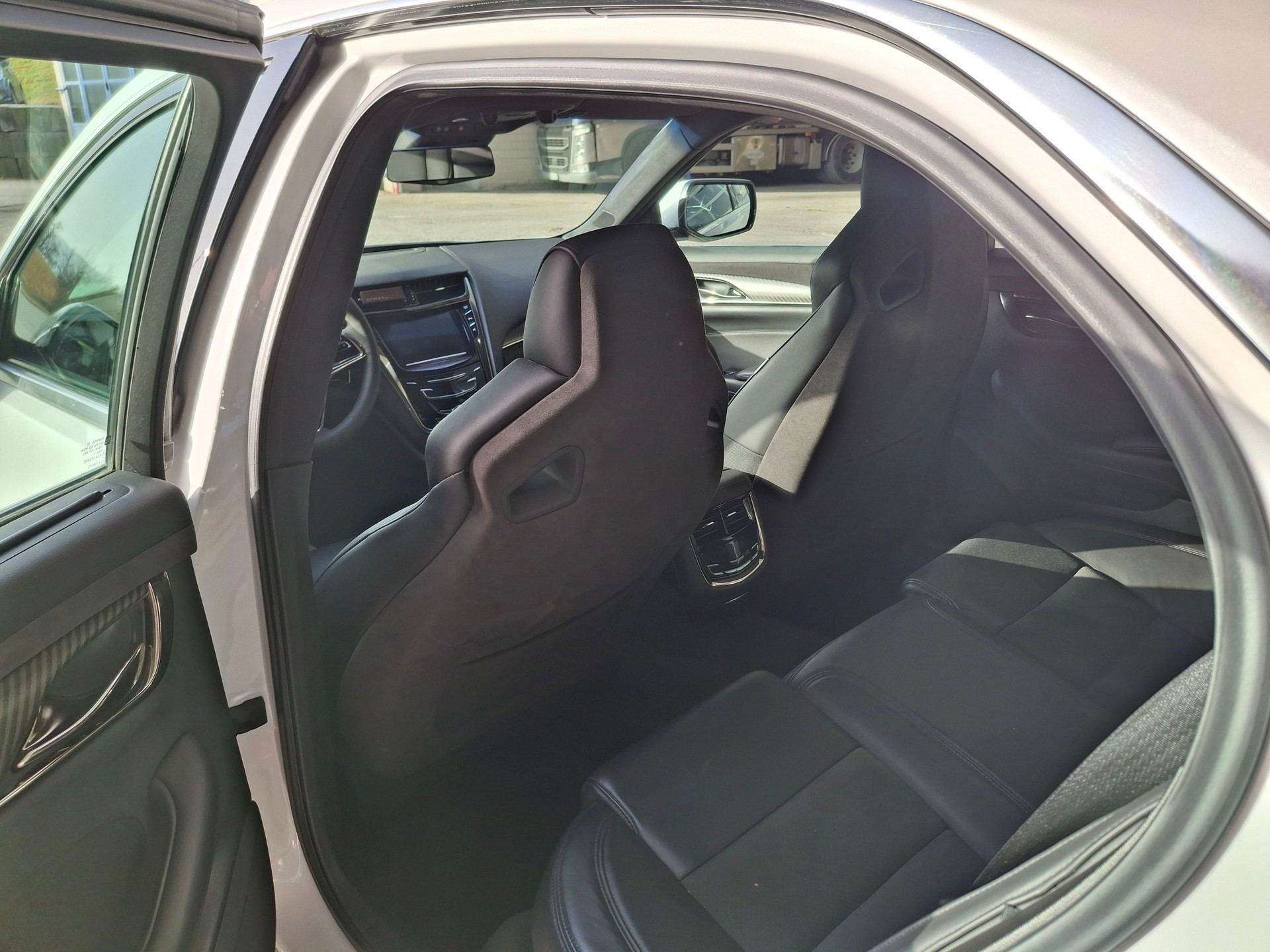 CADILLAC CTS-V Sedan 6.2 Supercharged Automatic-image-10