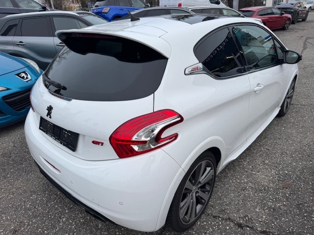 PEUGEOT 208 1.6 Turbo GTi-image-2