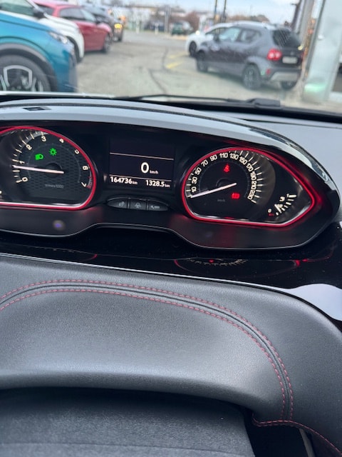 PEUGEOT 208 1.6 Turbo GTi-image-6