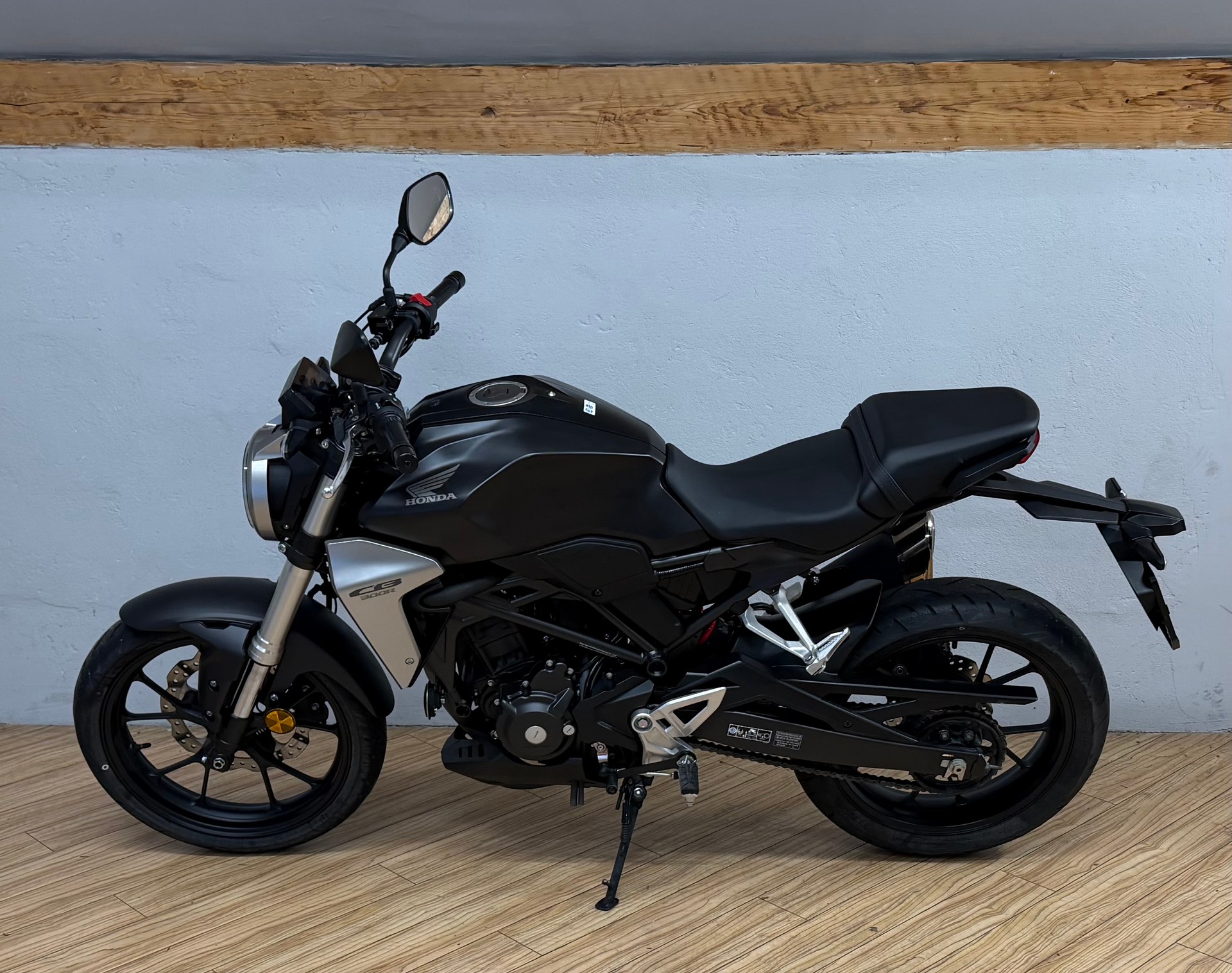 HONDA CB 300 R-image-5