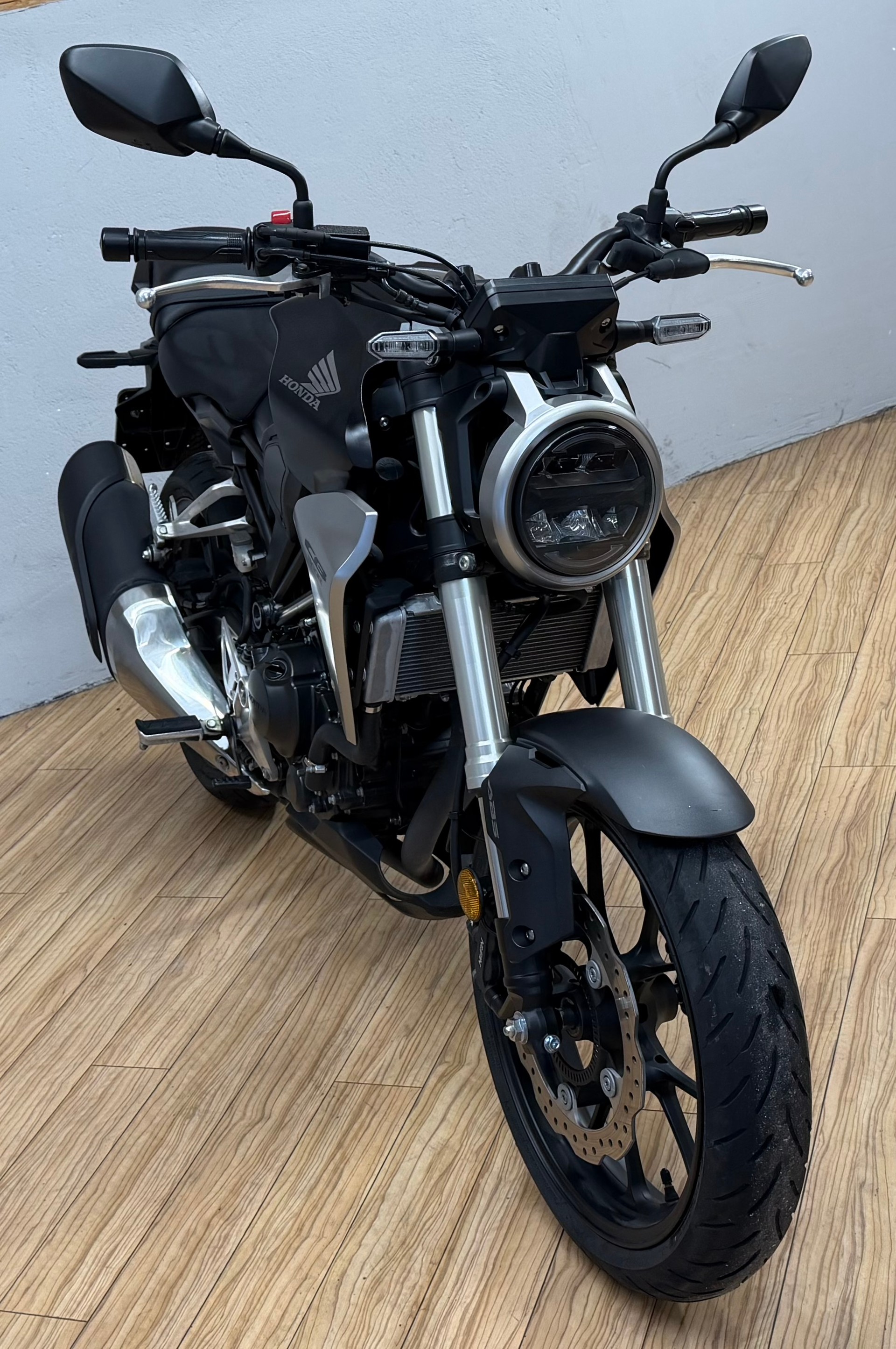 HONDA CB 300 R-image-0
