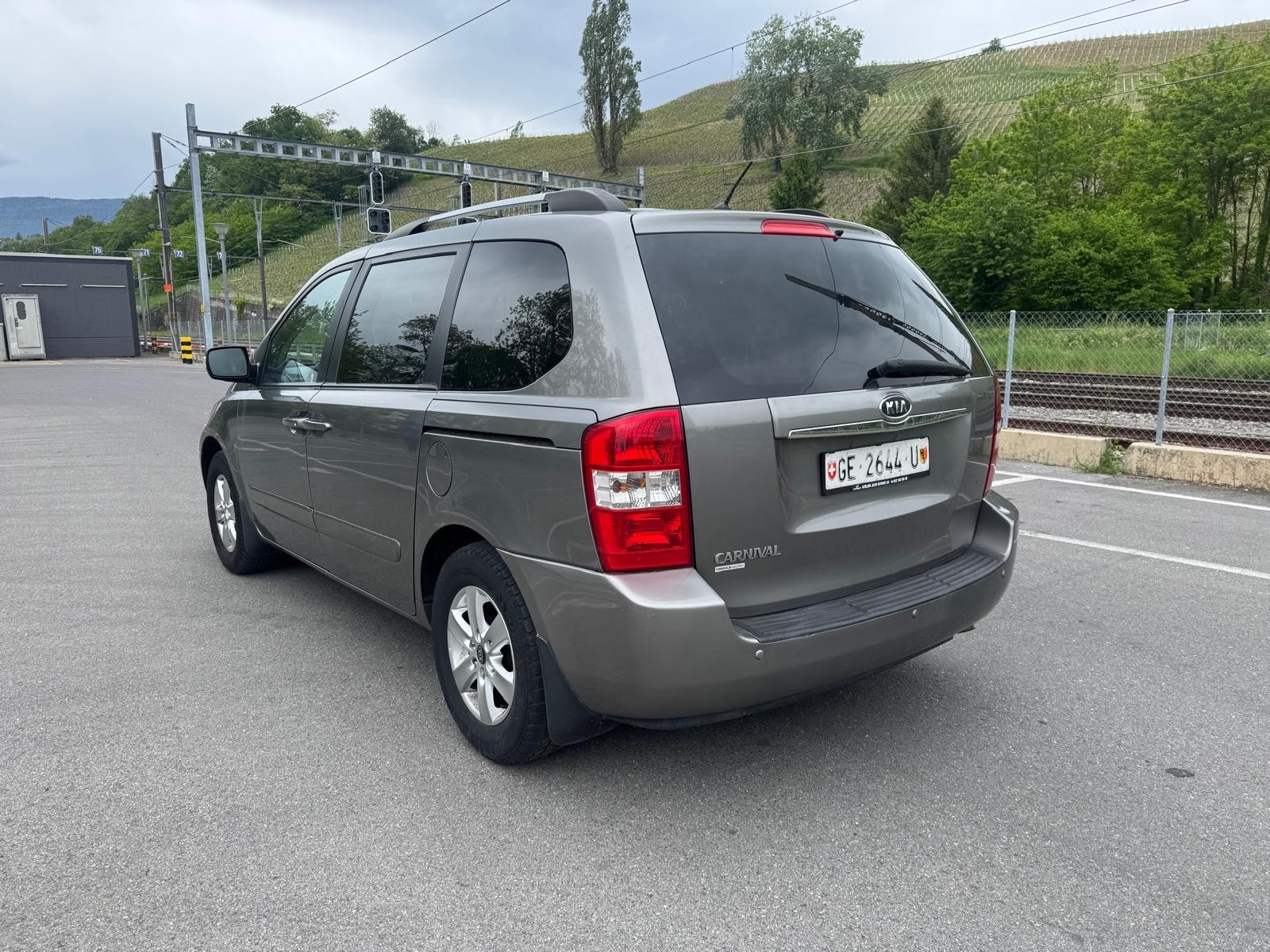 KIA Carnival 2.2 CRDi Trend Automatic-image-3