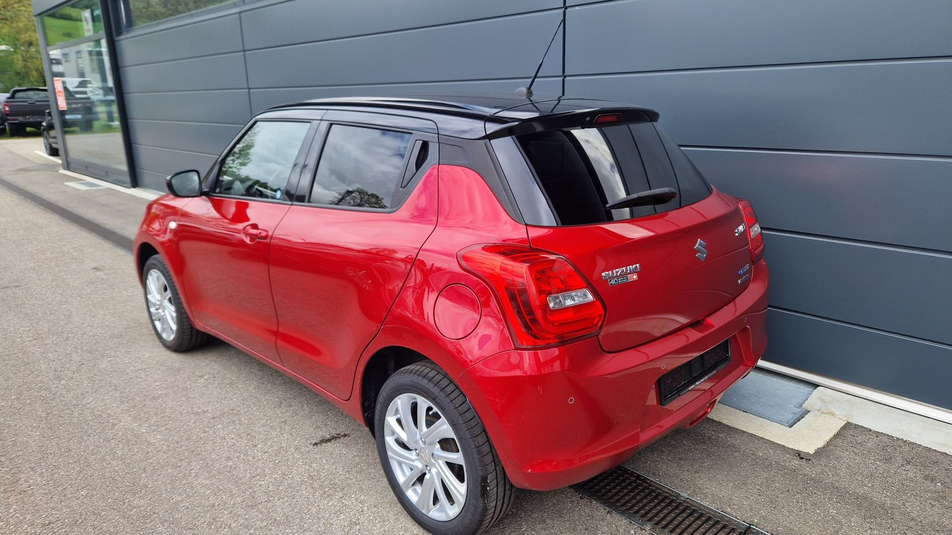 SUZUKI Swift 1.2 Compact + 4x4 Hybrid-showroom-element-2