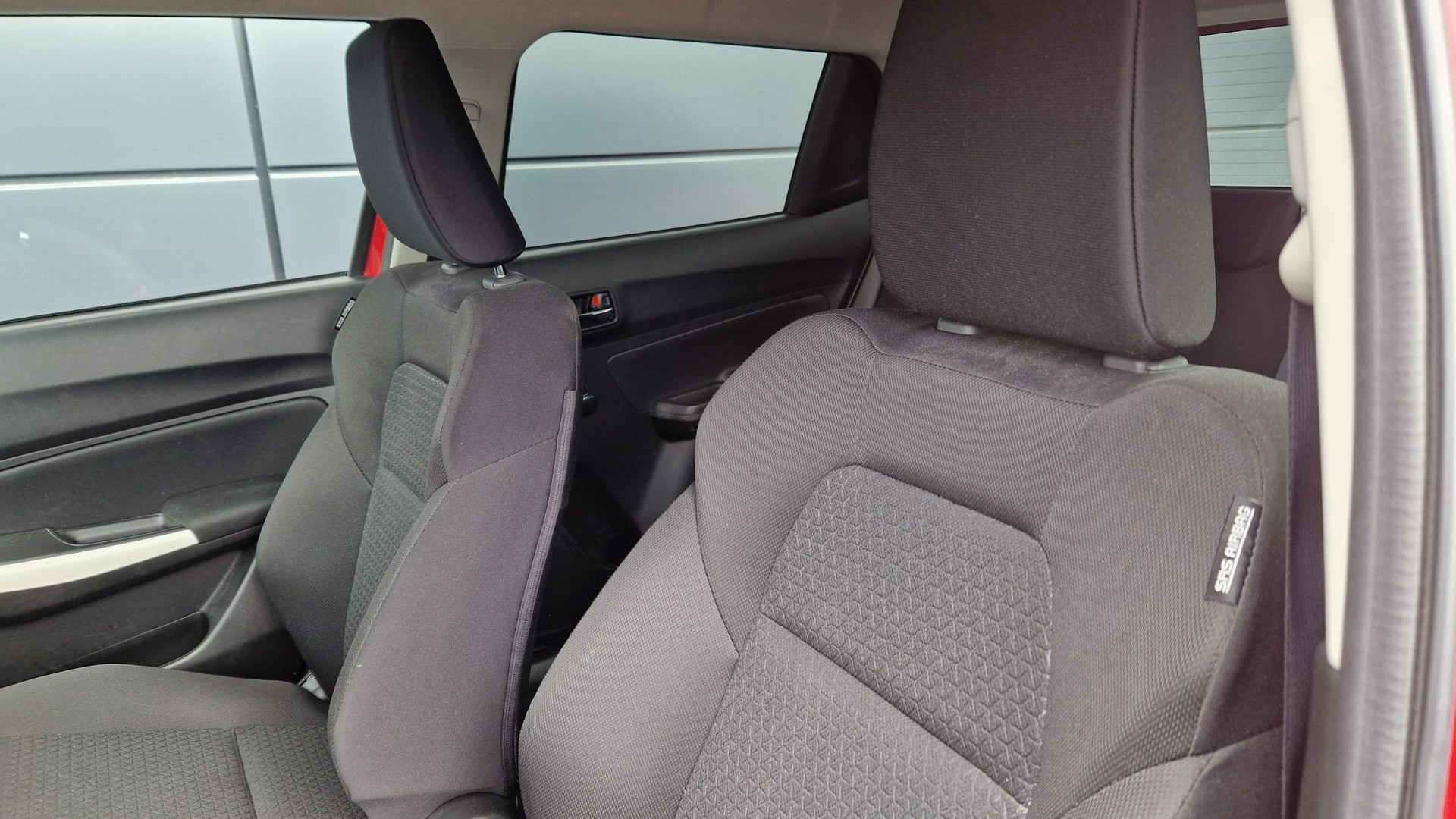 SUZUKI Swift 1.2 Compact + 4x4 Hybrid-image-11