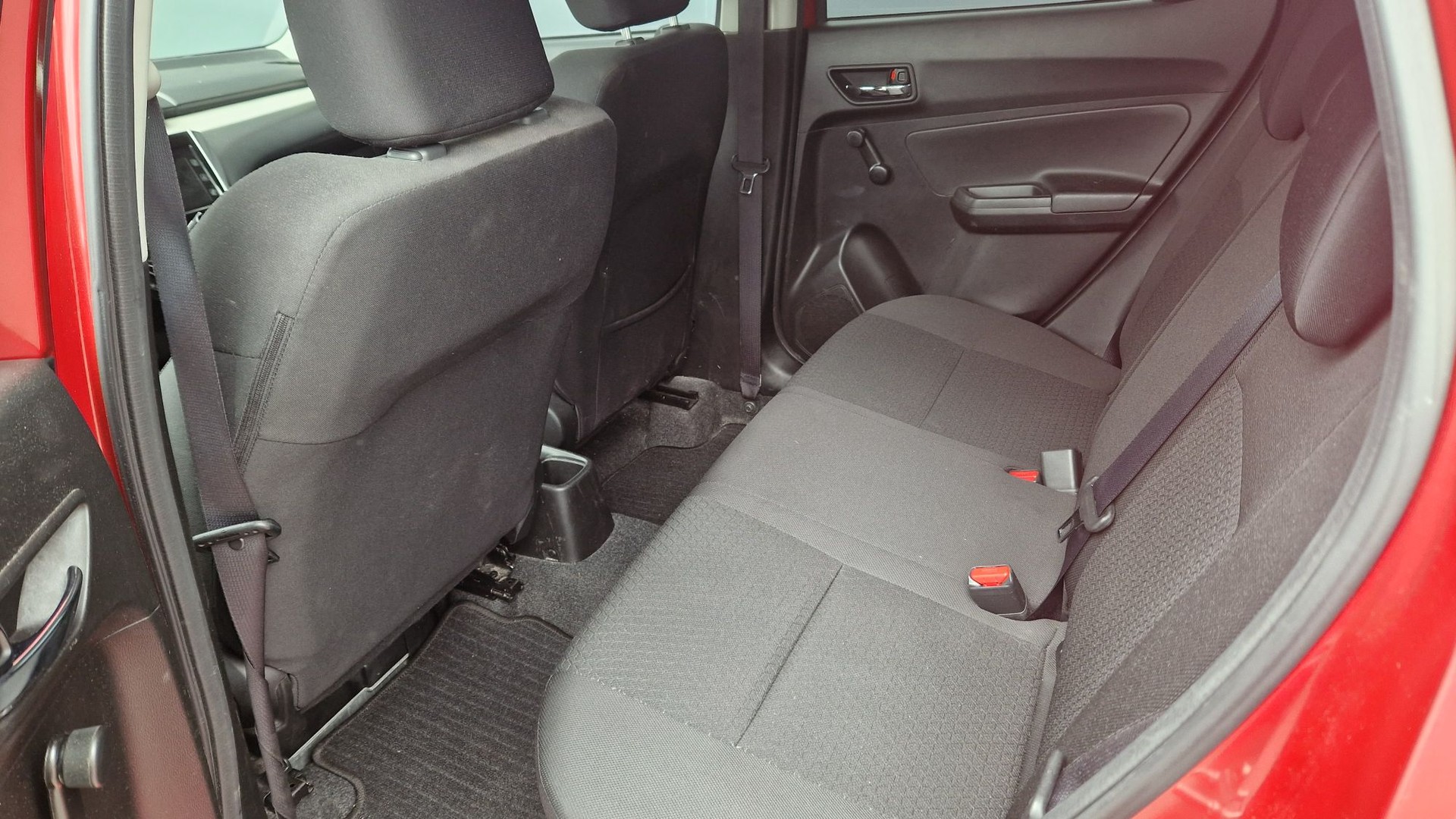 SUZUKI Swift 1.2 Compact + 4x4 Hybrid-image-5