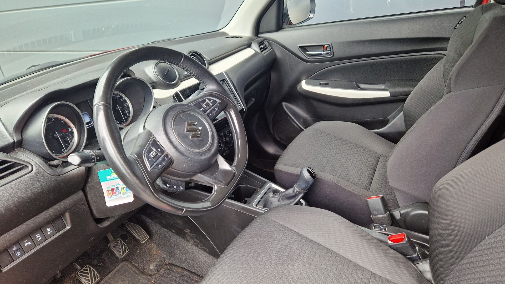 SUZUKI Swift 1.2 Compact + 4x4 Hybrid-image-14