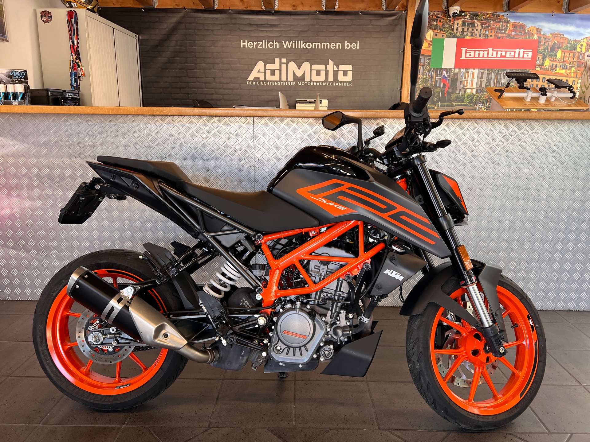 KTM 125 Duke-image-0
