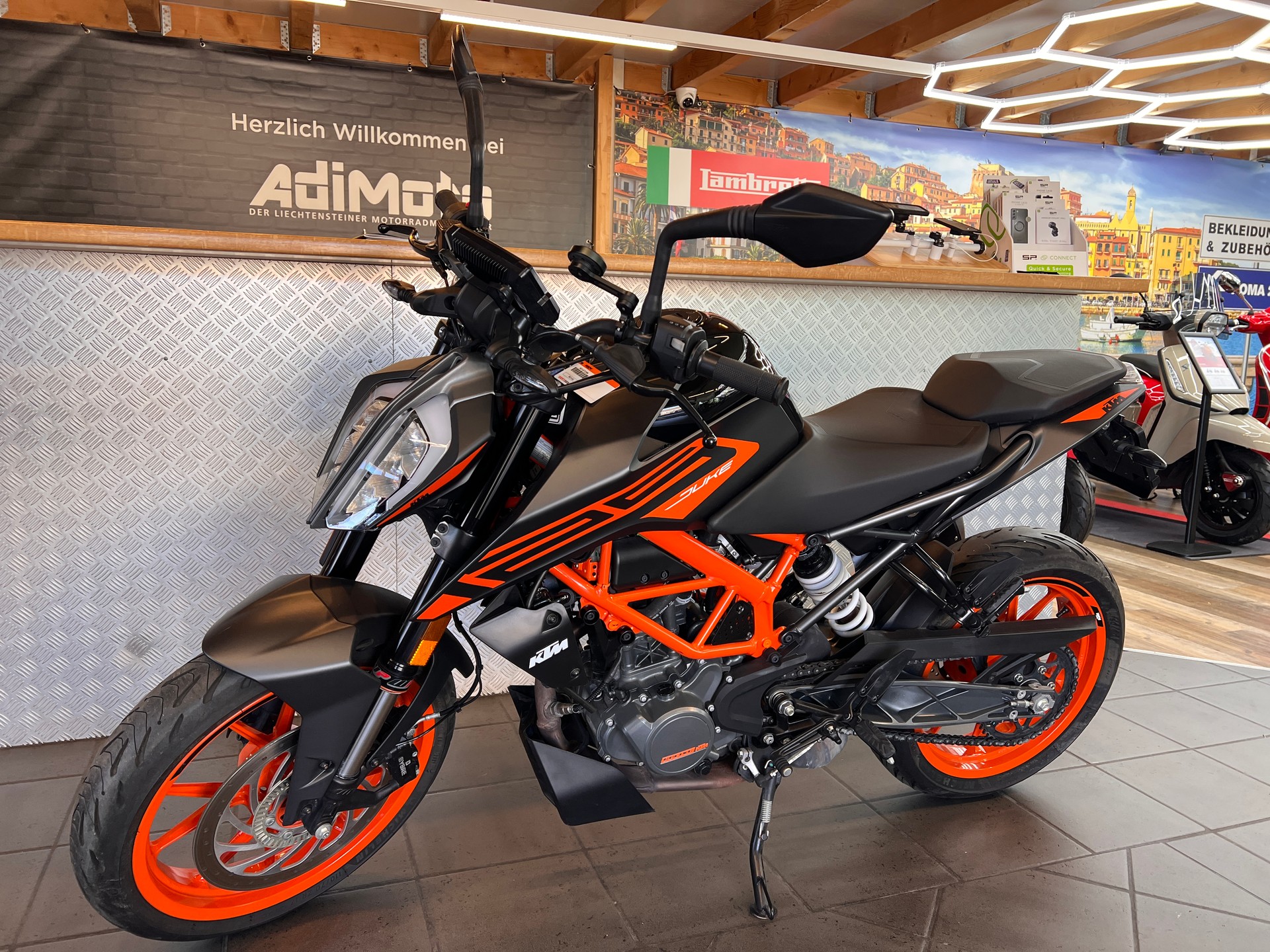 KTM 125 Duke-image-4