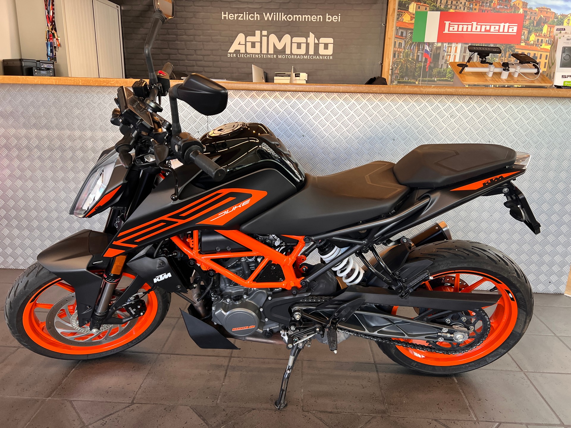 KTM 125 Duke-image-3
