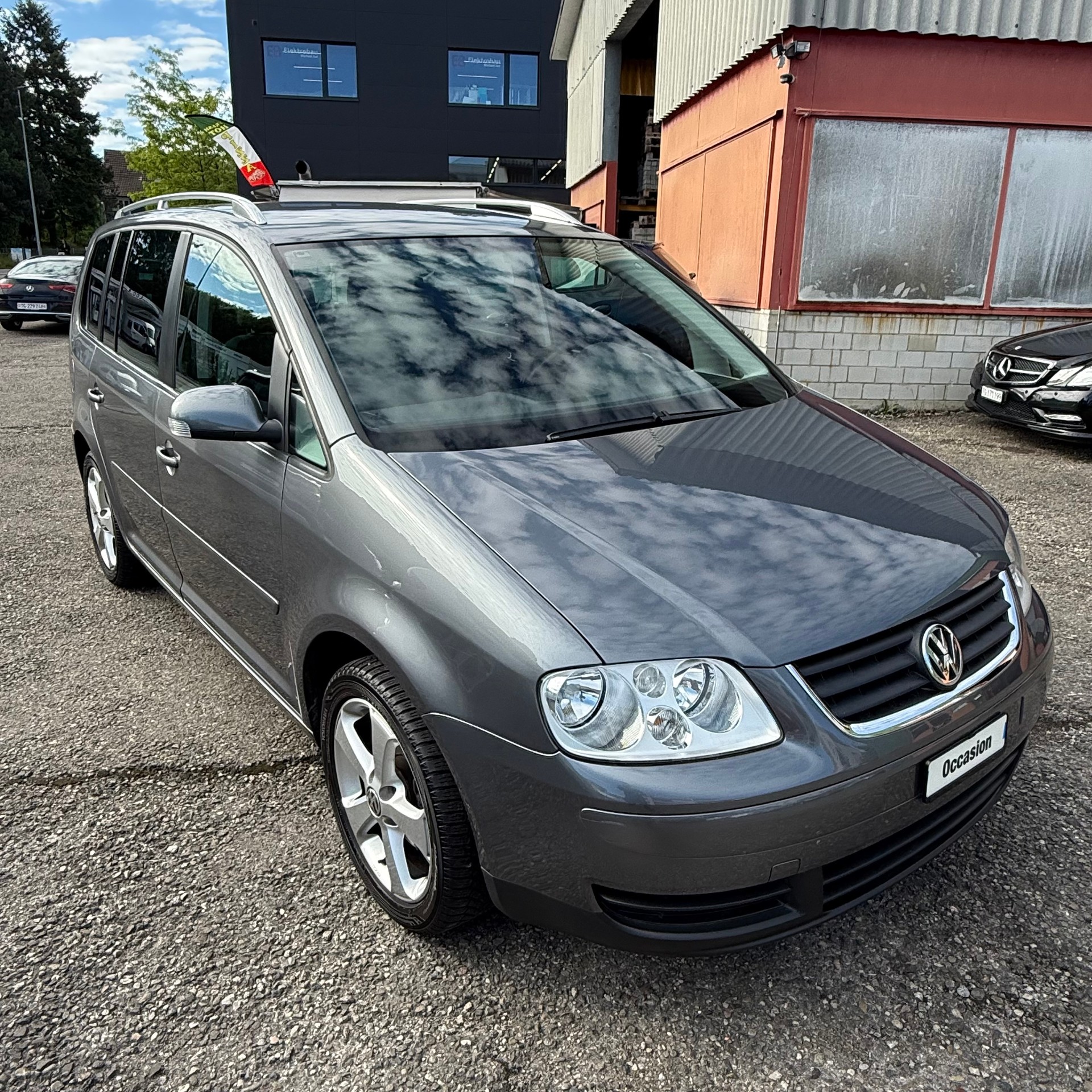 VW Touran 2.0 FSI Highline-image-2