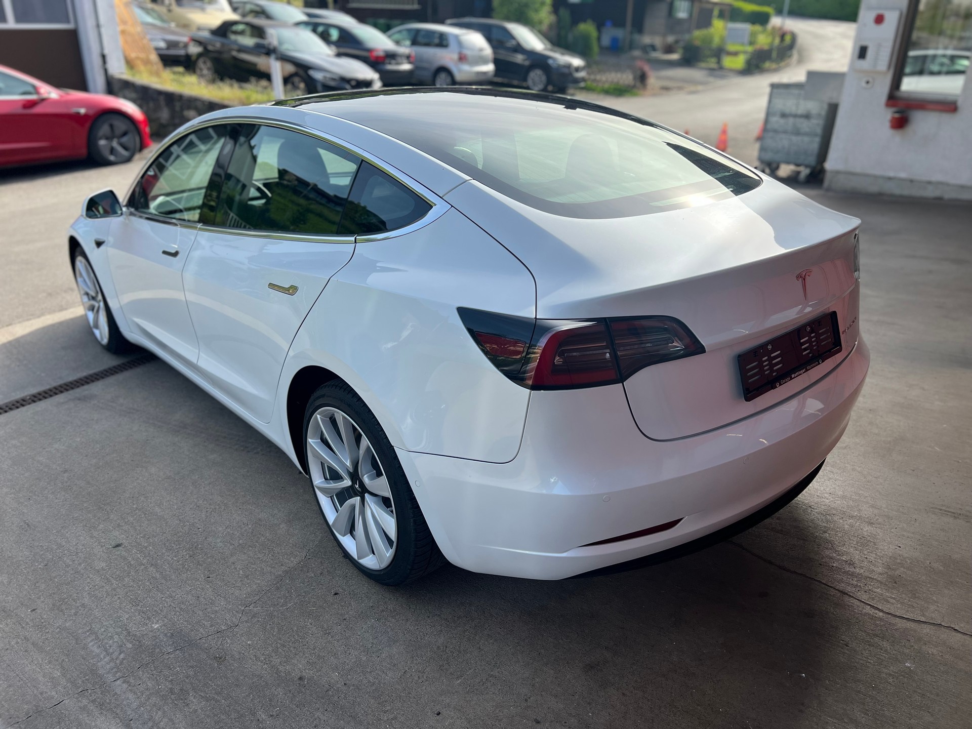 TESLA Model 3 Long Range Dual Motor AWD-showroom-element-3