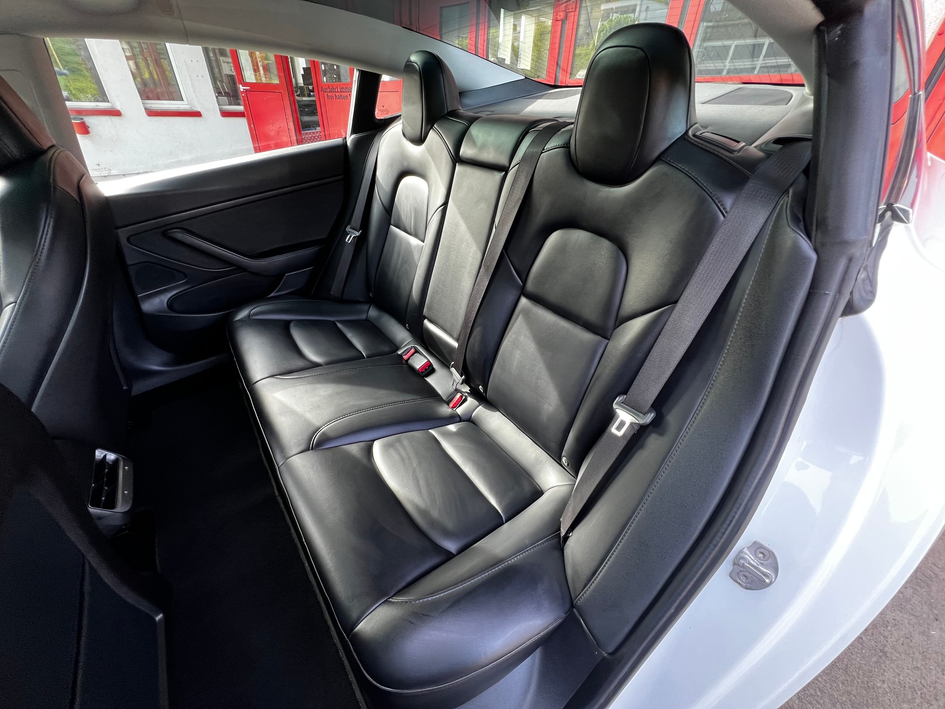 TESLA Model 3 Long Range Dual Motor AWD-image-11
