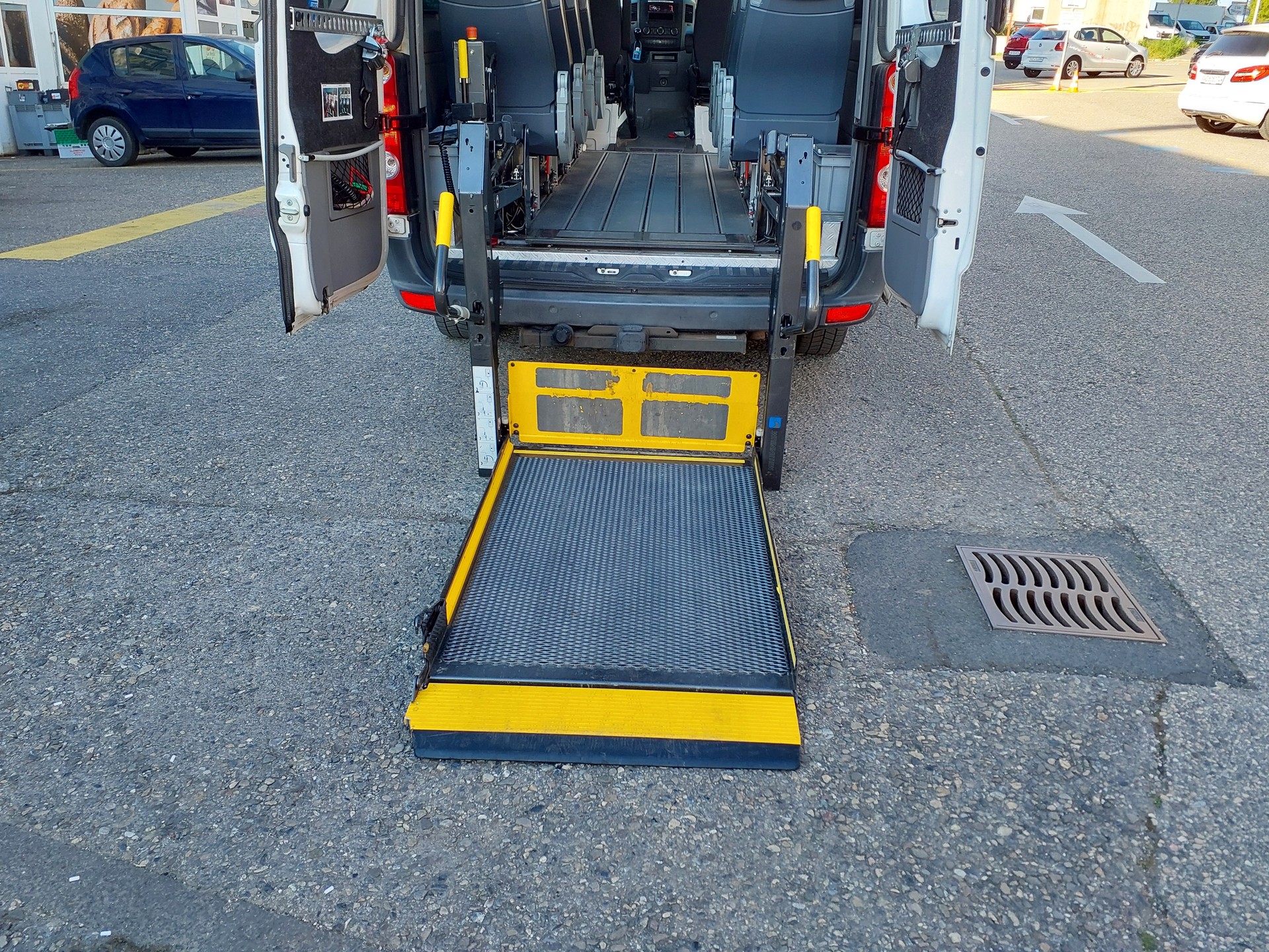VW Crafter 35 2.0 TDI CR-image-12