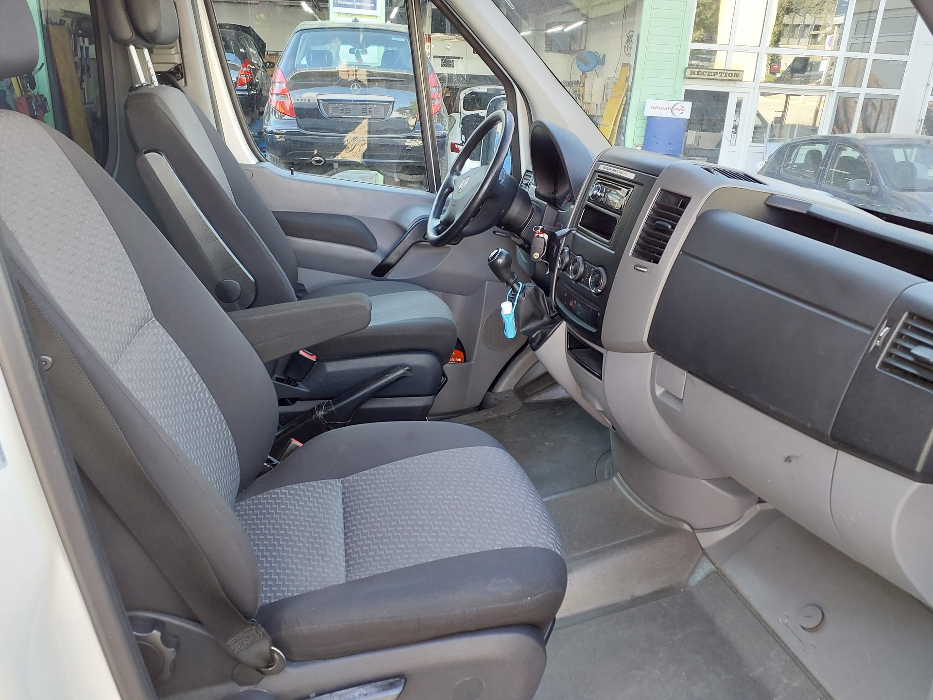 VW Crafter 35 2.0 TDI CR-image-8