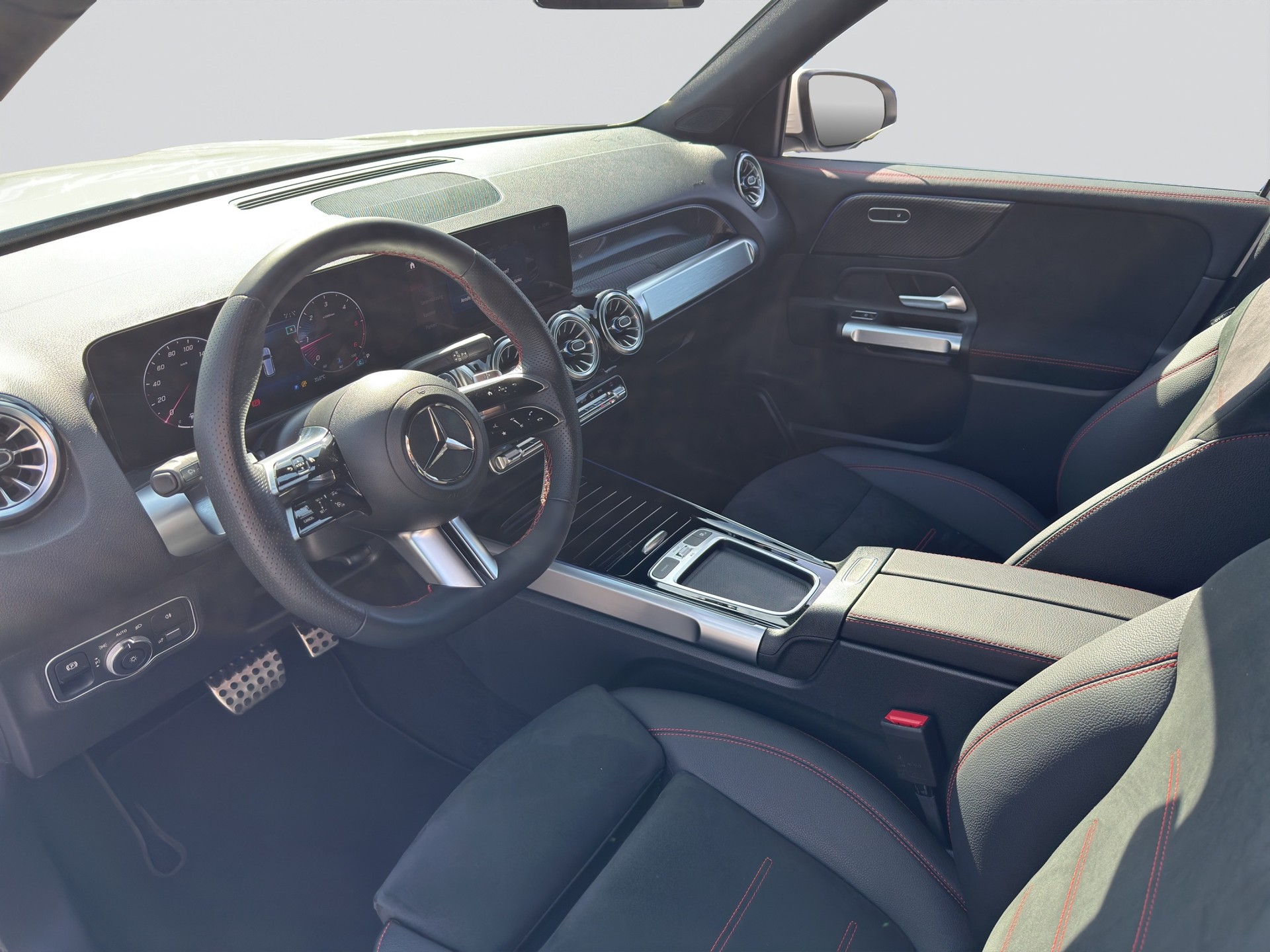 MERCEDES-BENZ GLB 200 d AMG-Line 8G-Tronic-image-6