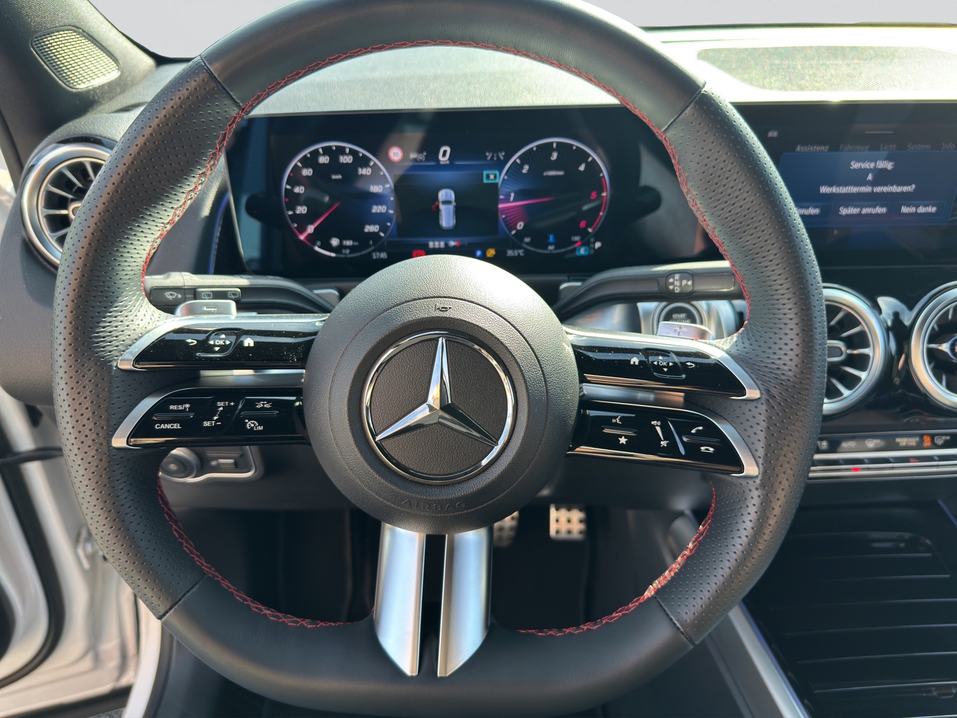 MERCEDES-BENZ GLB 200 d AMG-Line 8G-Tronic-image-9