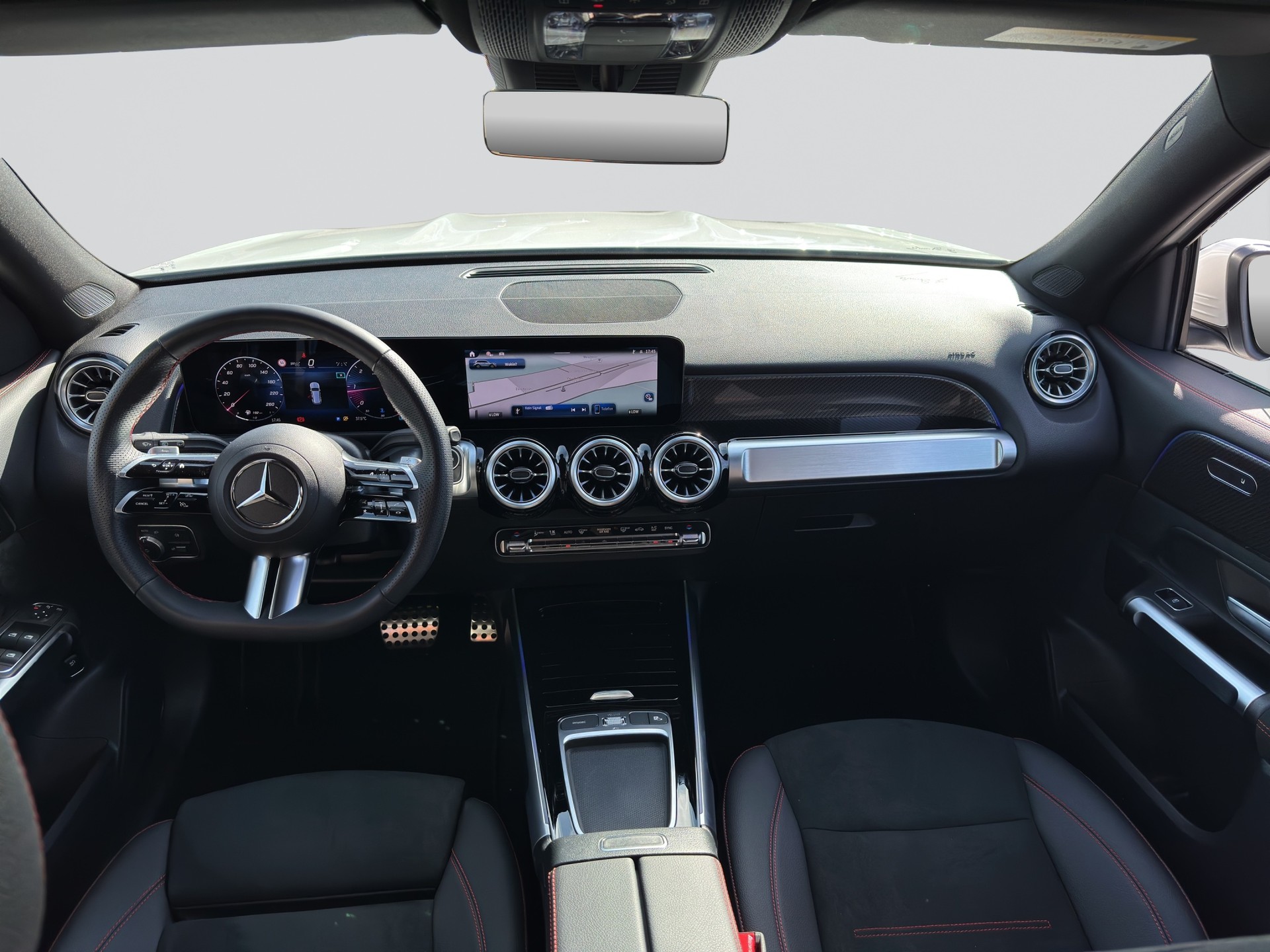 MERCEDES-BENZ GLB 200 d AMG-Line 8G-Tronic-image-13