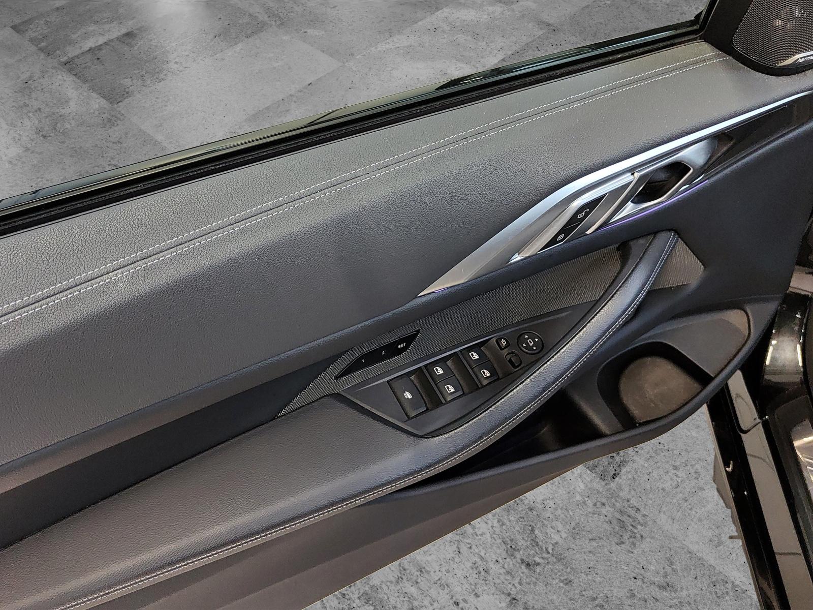 BMW M440i xDrive Cabrio-image-14
