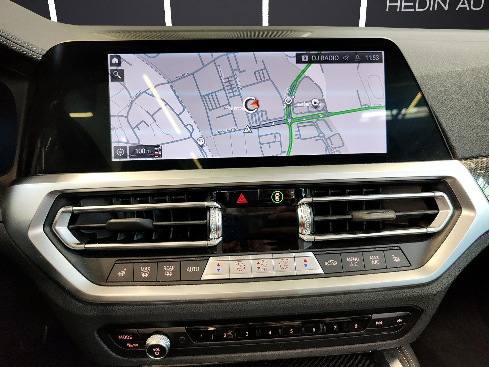 BMW M440i xDrive Cabrio-image-13