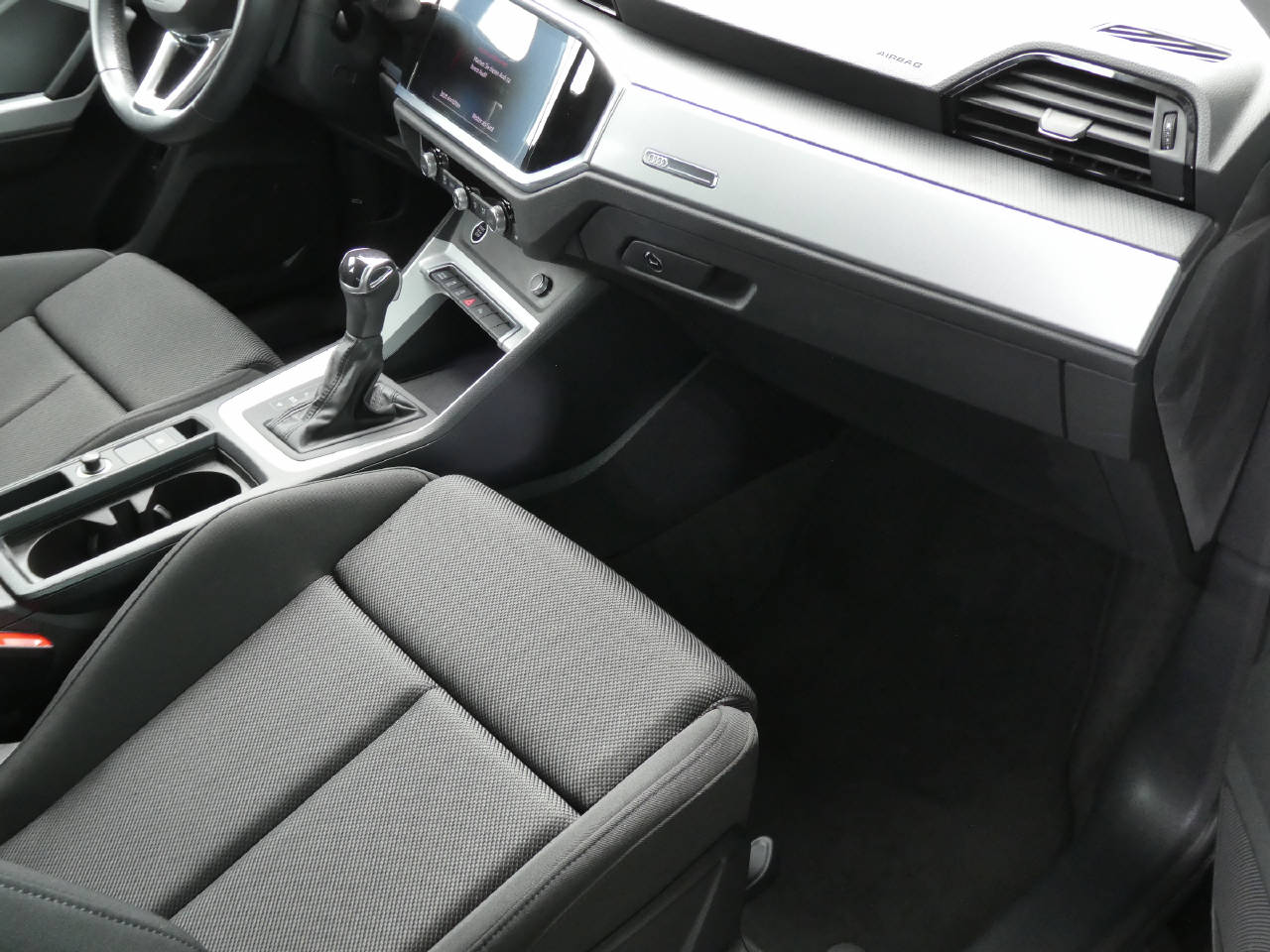 AUDI Q3 Sportback 1.5 35 TFSI Attraction S-Tronic-image-9