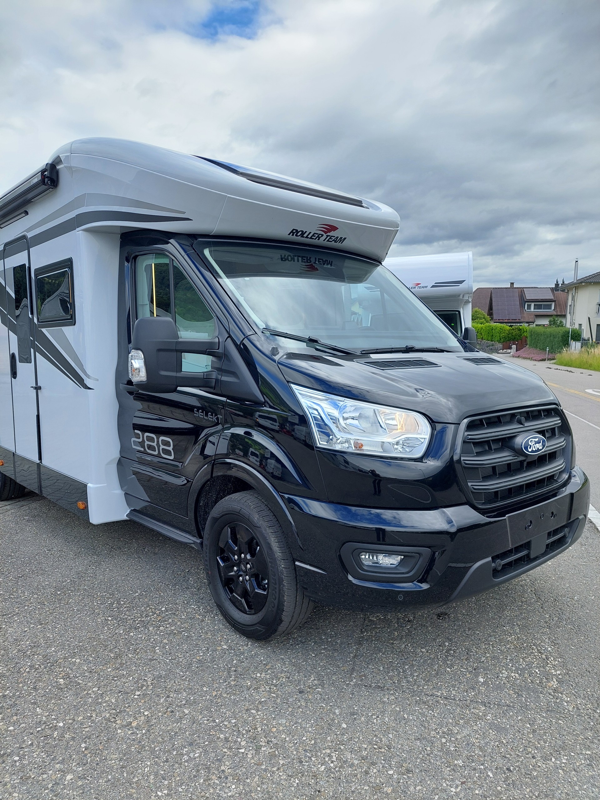 ROLLER TEAM Ford KRONOS 288TL SPRING EDITION-image-1