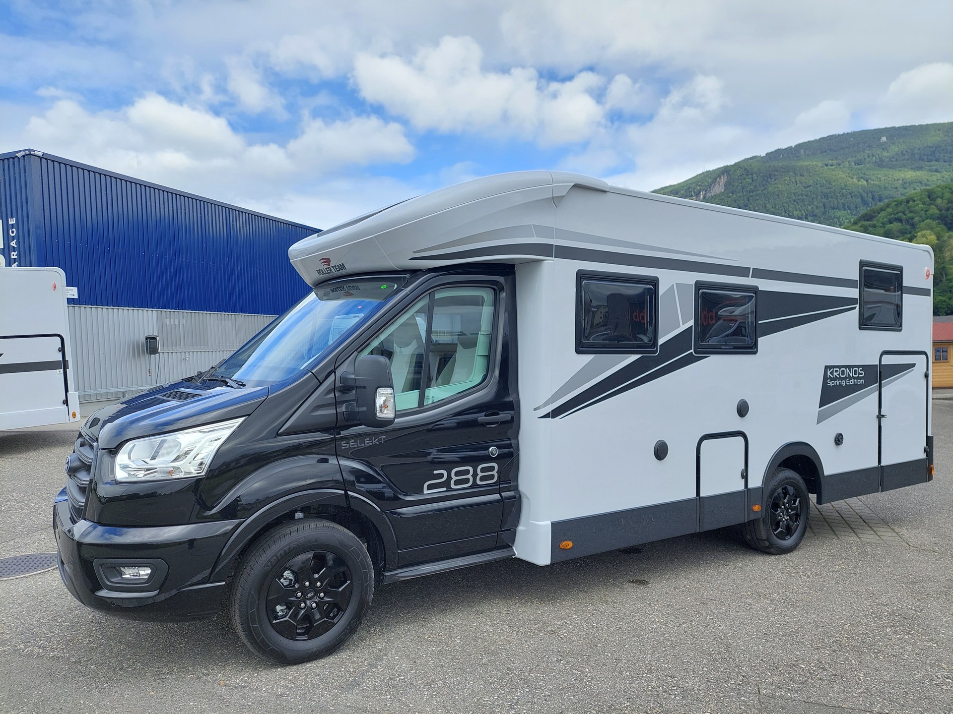 ROLLER TEAM Ford KRONOS 288TL SPRING EDITION-image-2