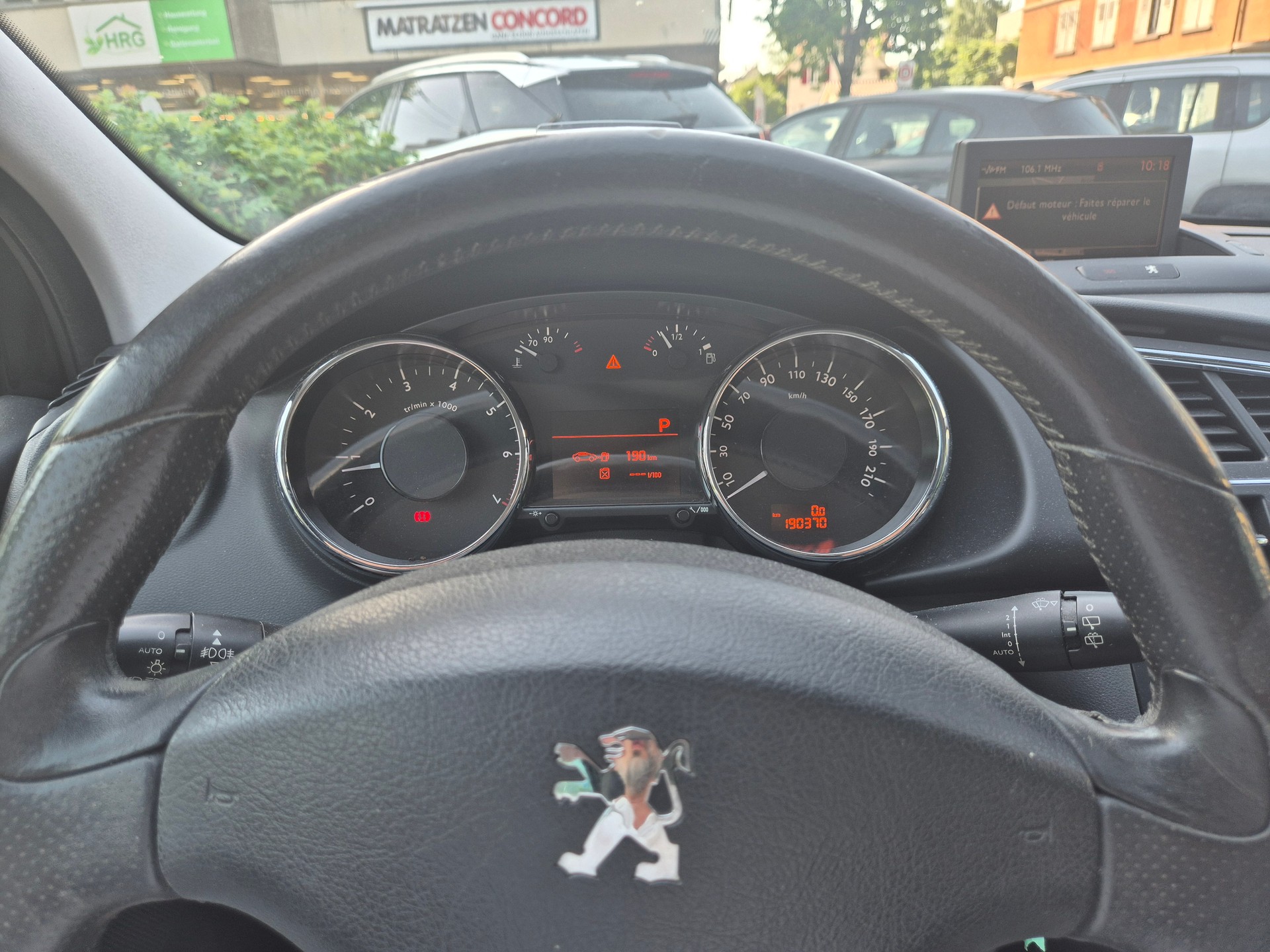 PEUGEOT 3008 1.6 16V T Allure Tiptronic-image-13