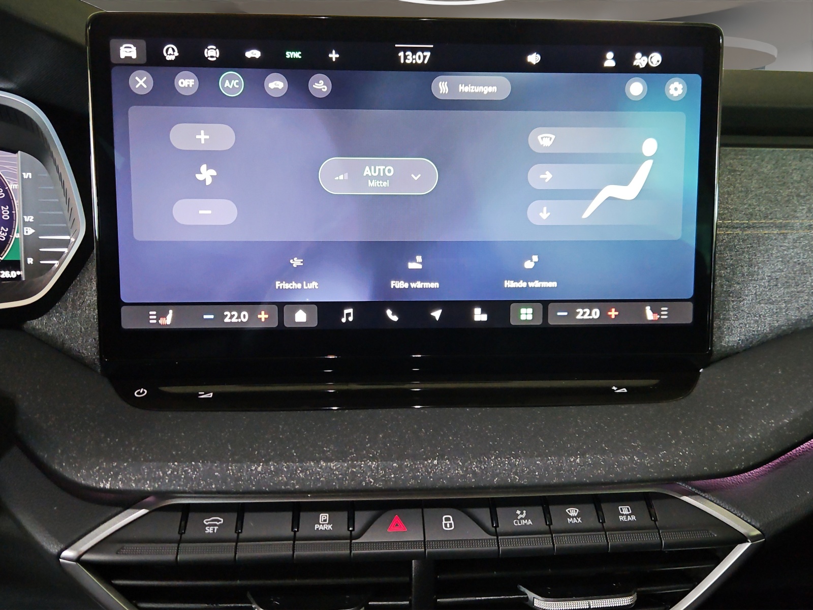 SKODA Octavia Combi 2.0 TDI DSG Selection-image-14