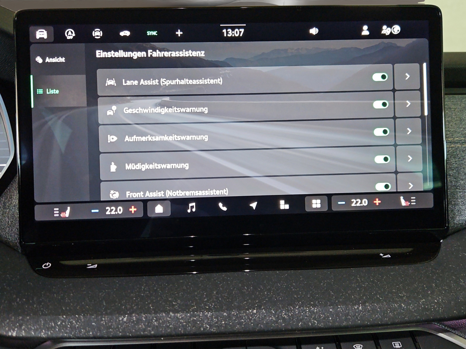 SKODA Octavia Combi 2.0 TDI DSG Selection-image-17