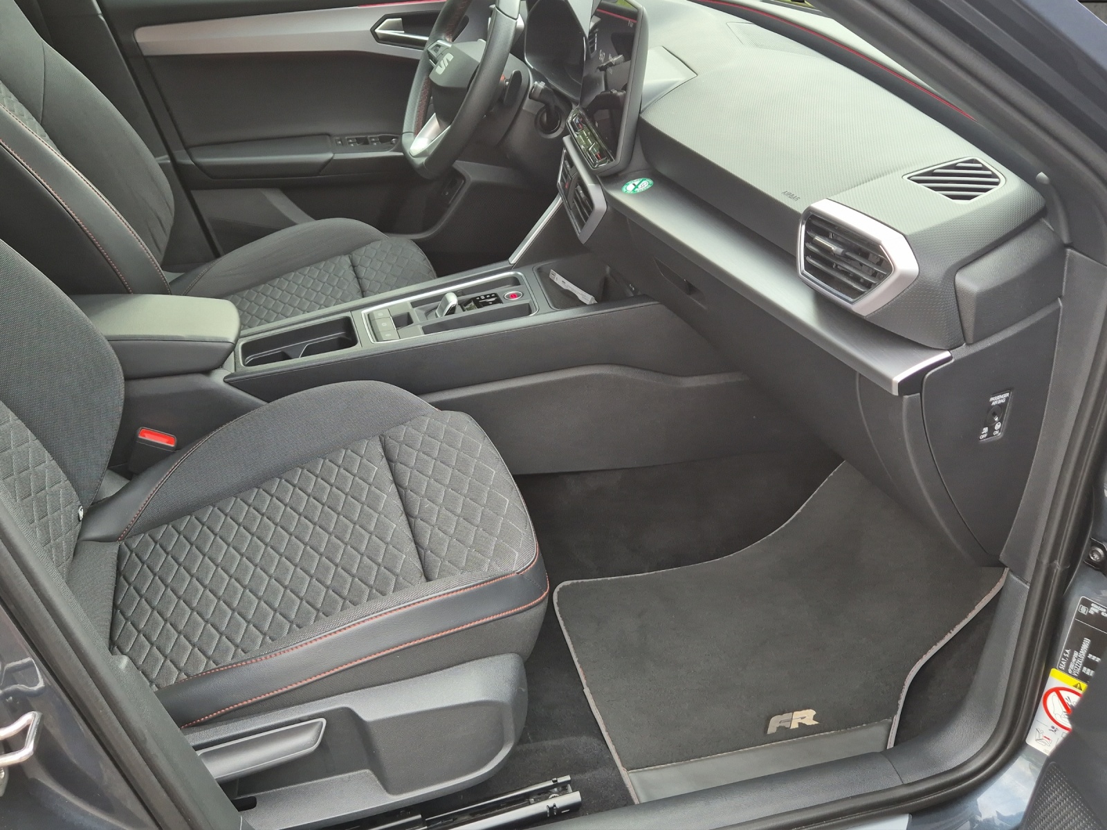 SEAT Leon ST 1.5 eHybrid pHEV DSG FR-image-17