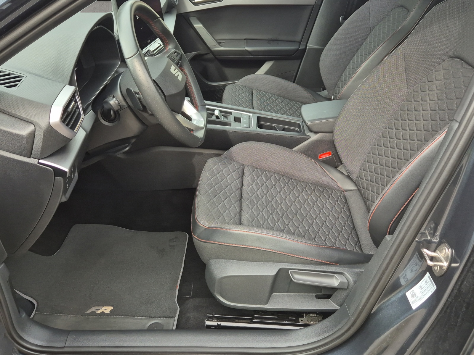 SEAT Leon ST 1.5 eHybrid pHEV DSG FR-image-8