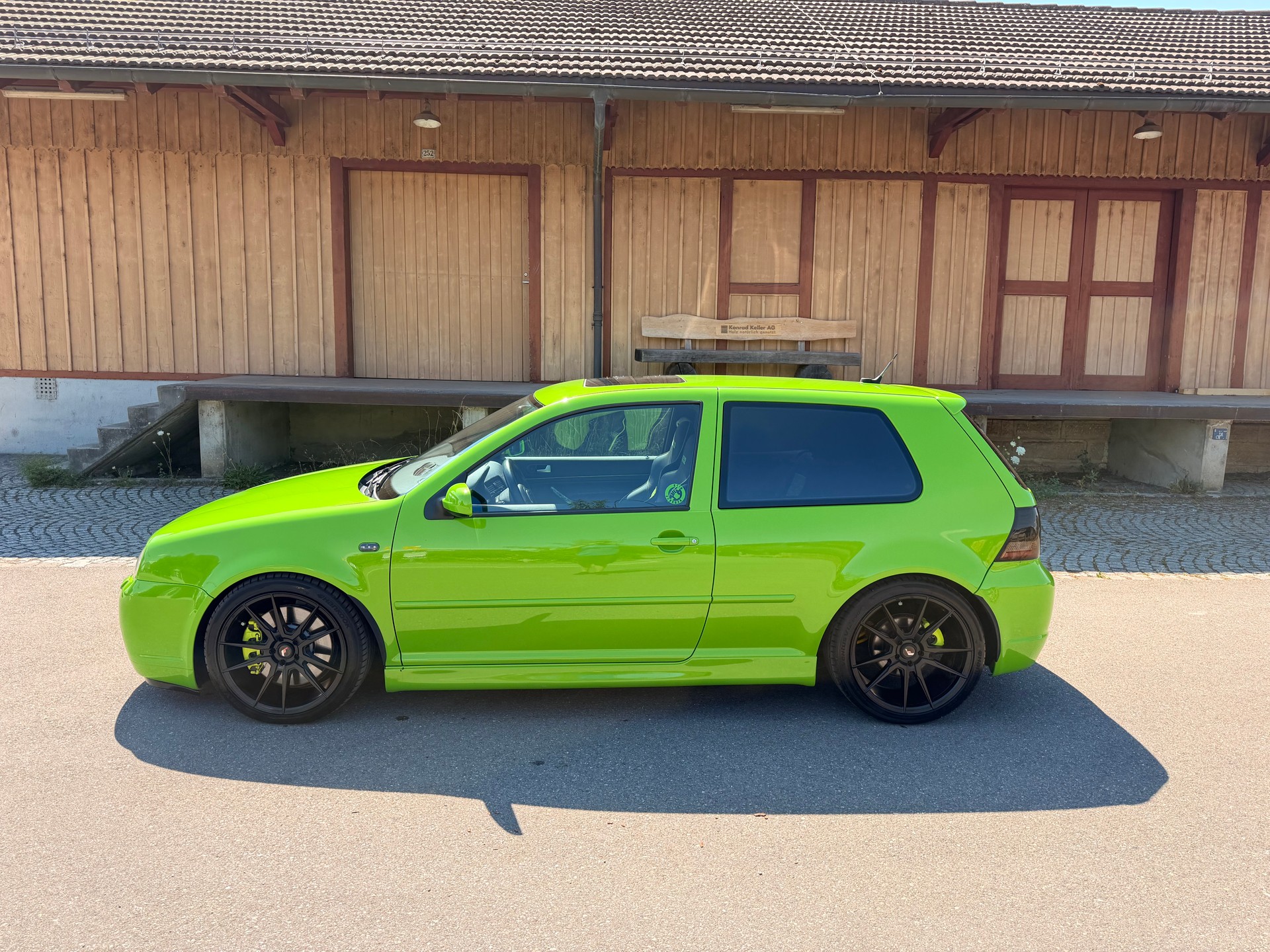 VW Golf R32 4Motion-image-1
