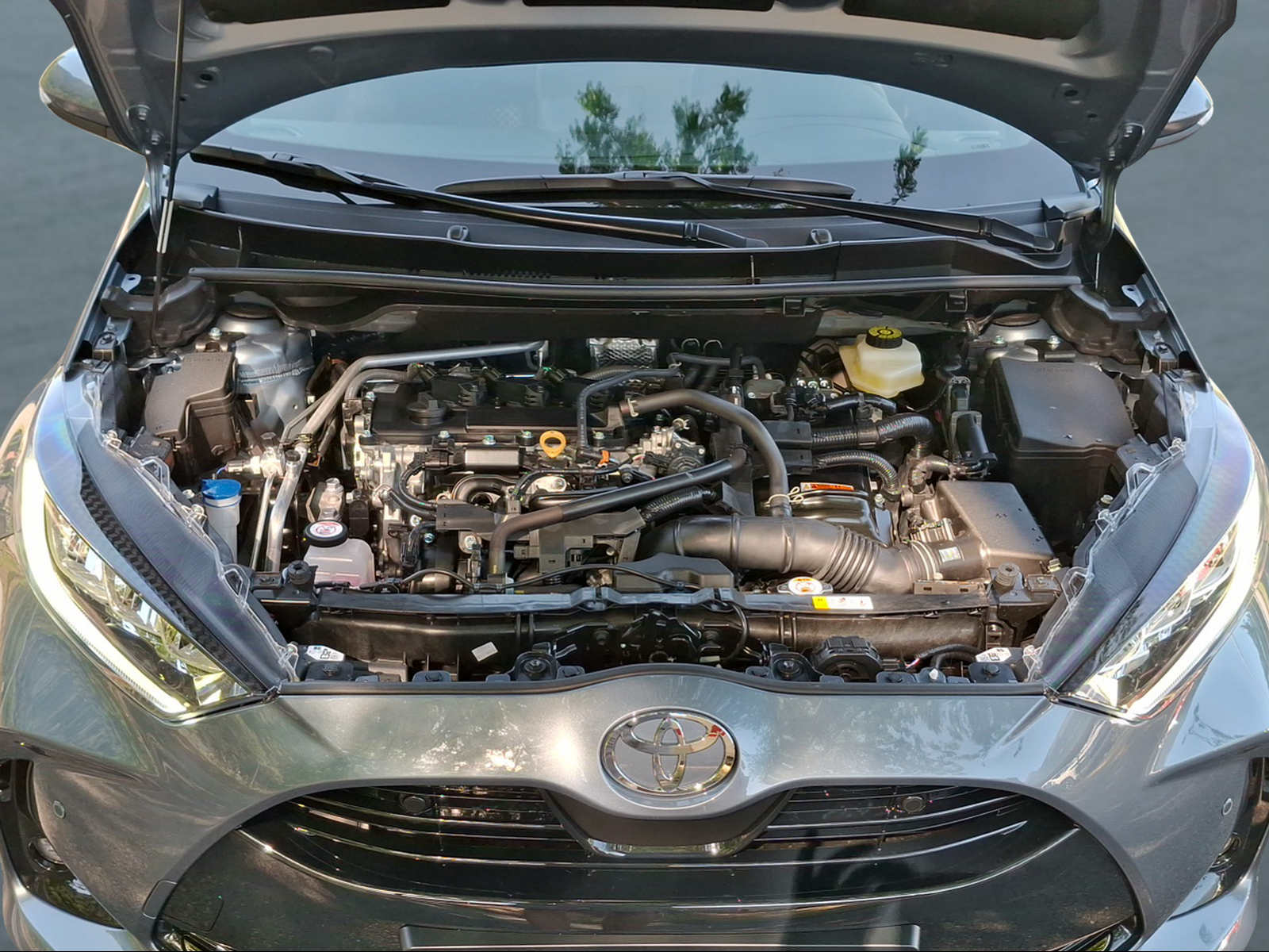 TOYOTA Yaris 1.5 Premium e-CVT-image-13