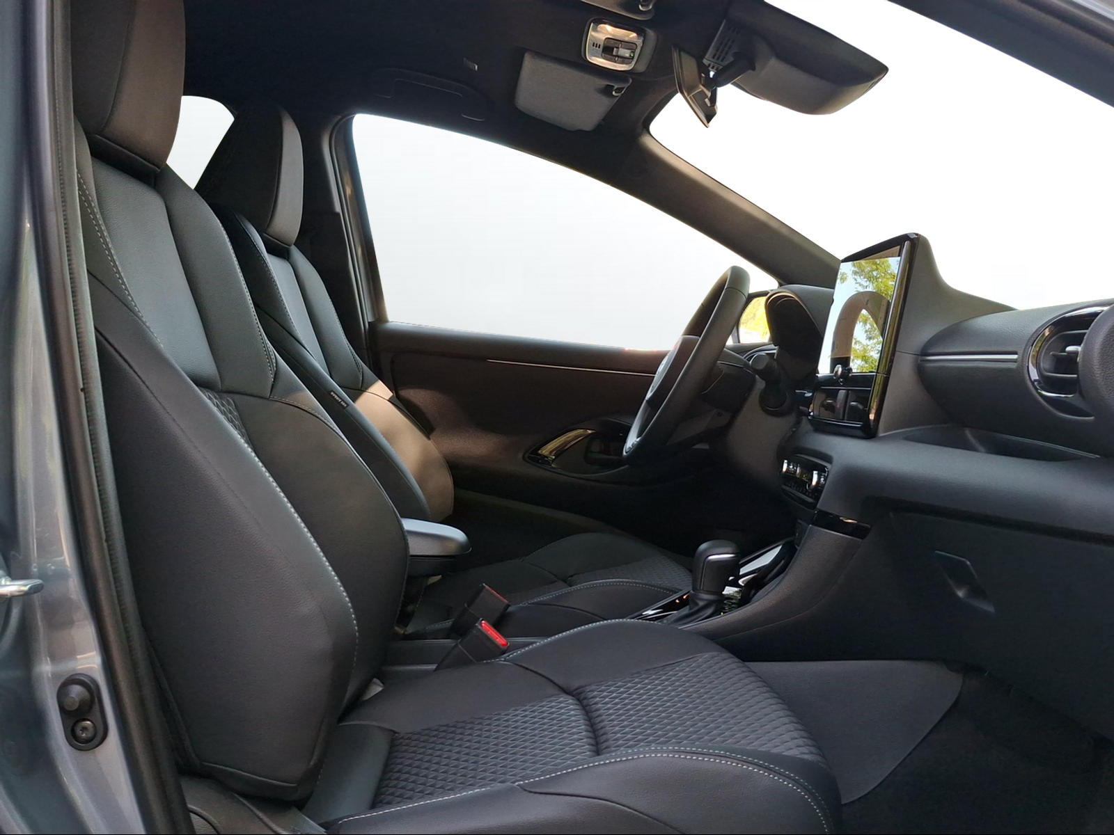 TOYOTA Yaris 1.5 Premium e-CVT-image-10