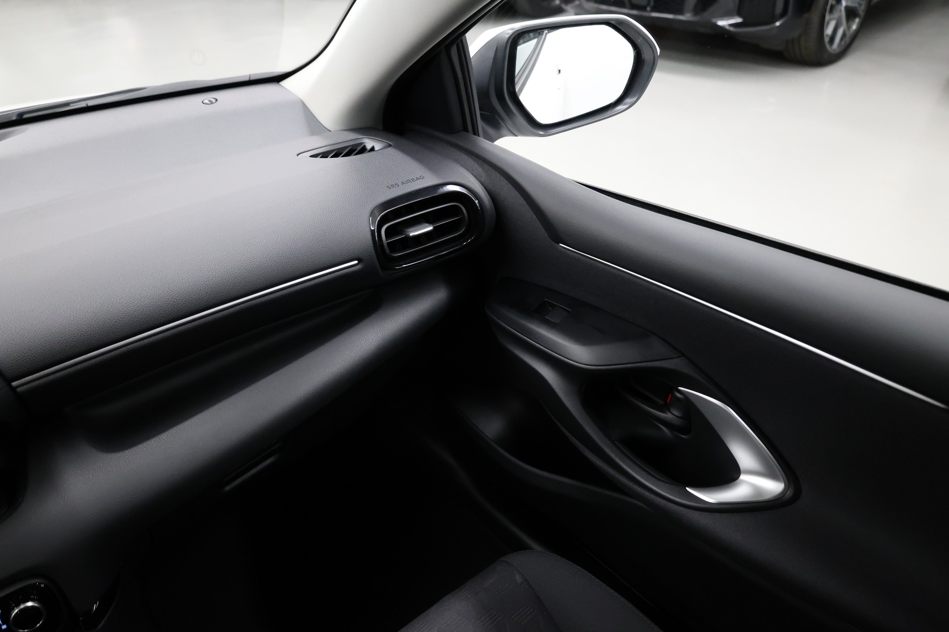 TOYOTA Yaris 1.5 Active Drive e-CVT-image-24