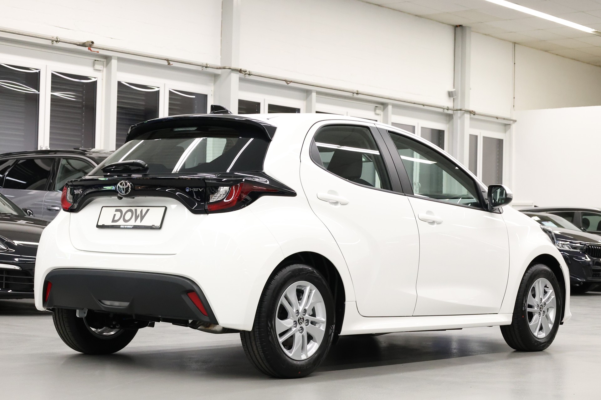 TOYOTA Yaris 1.5 Active Drive e-CVT-image-5