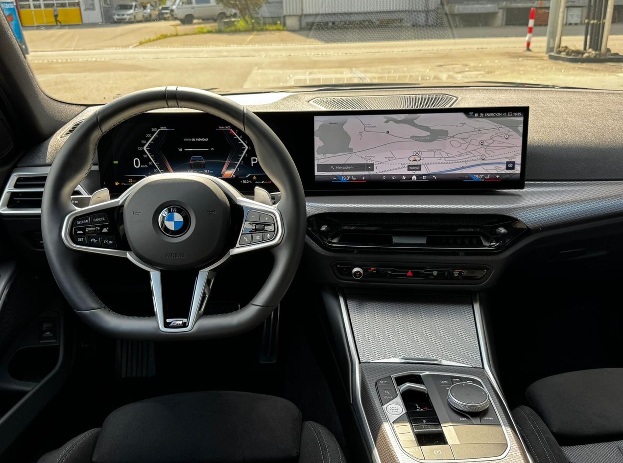 BMW 330i Touring xDrive Steptronic M Sport *Elektr. Anhängerkupplung**Panoramadach**Shadow-Line**Live Cockpit**245PS**Jahrgang 2026*-image-11