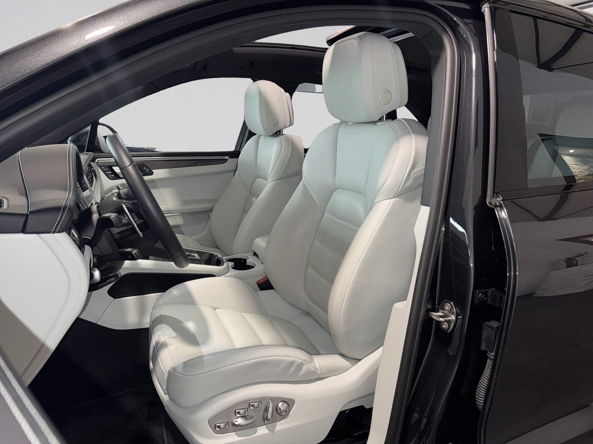 PORSCHE Macan GTS PDK-image-7