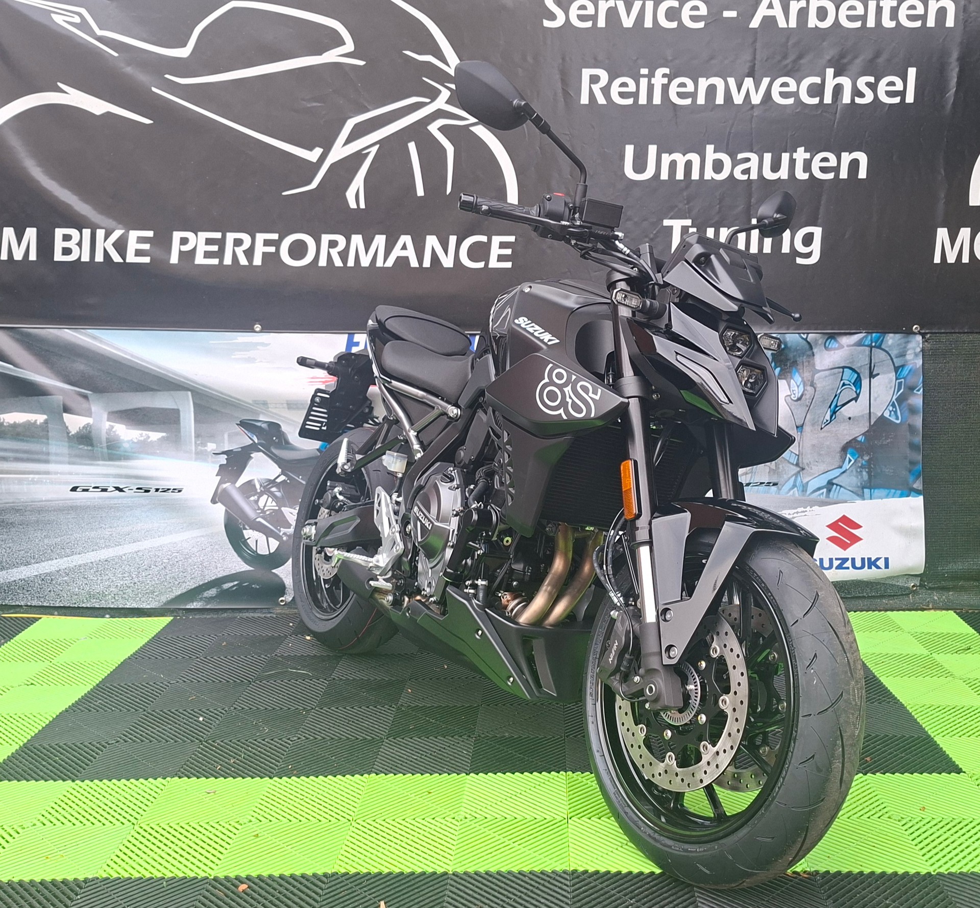 SUZUKI GSX 8 S (35kW)-image-1